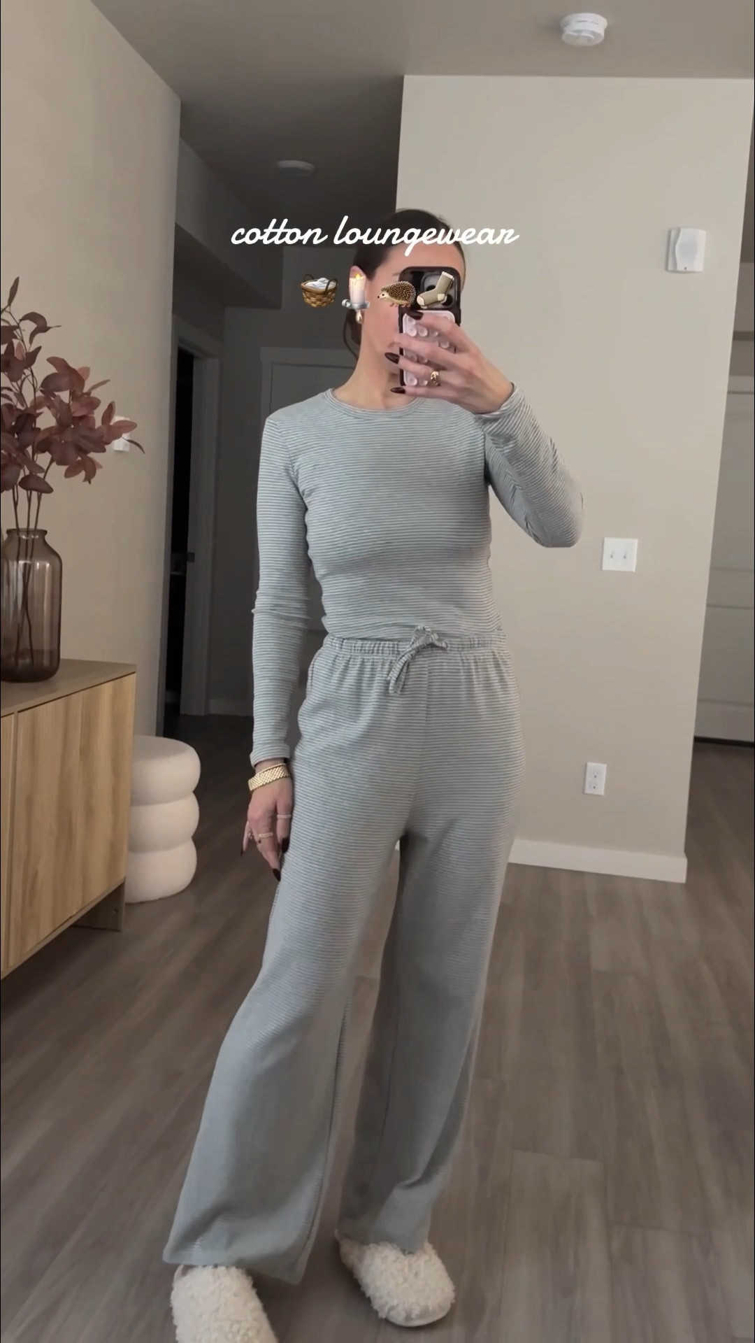 95%cotton.  soft. wide leg palazzo pants. fitte long sleeve shirt.  fremd soft and soooo cozy!!
#loungewear #chyrii