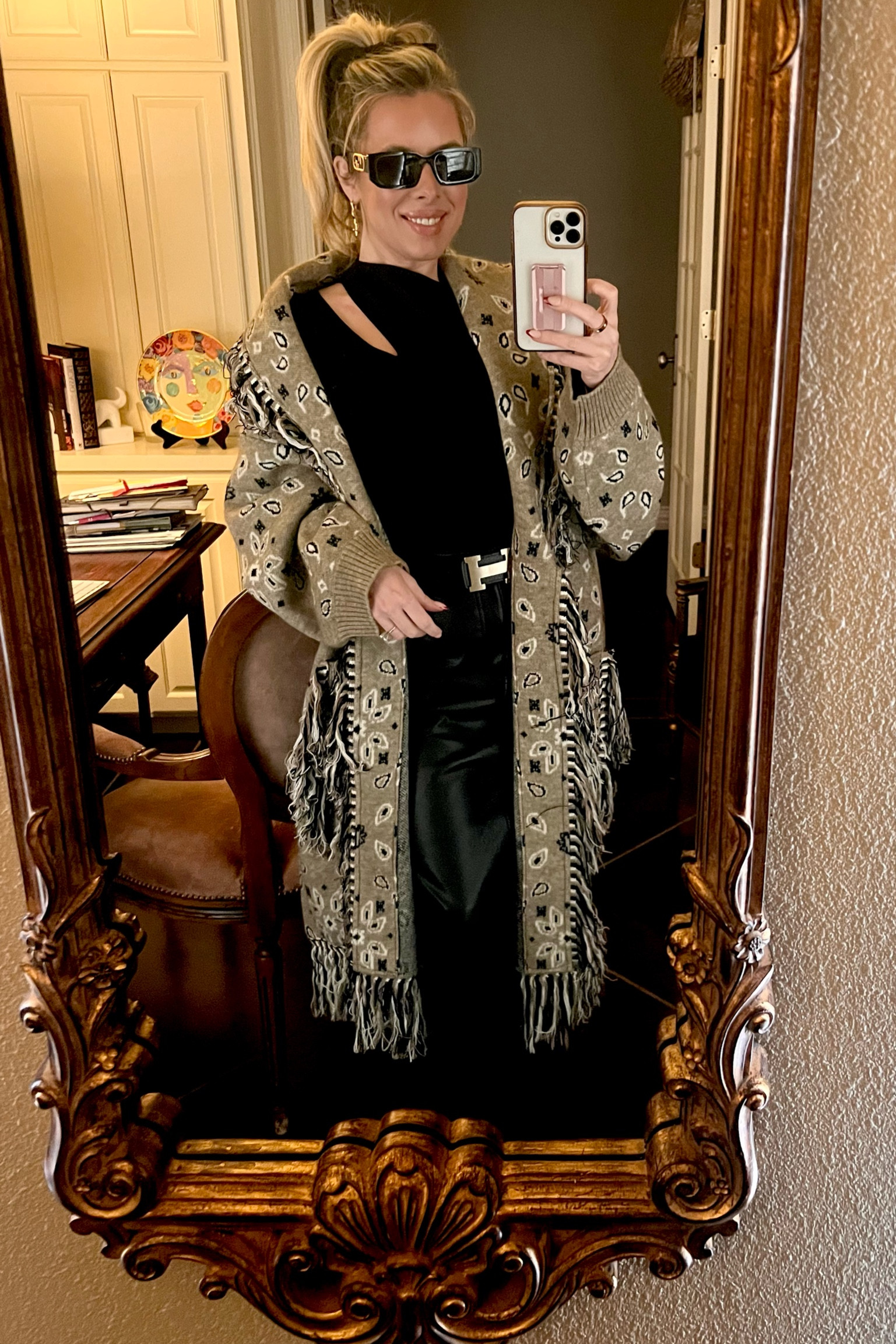 Winter look

Wearing my true size XS in top, size 2 in skirt