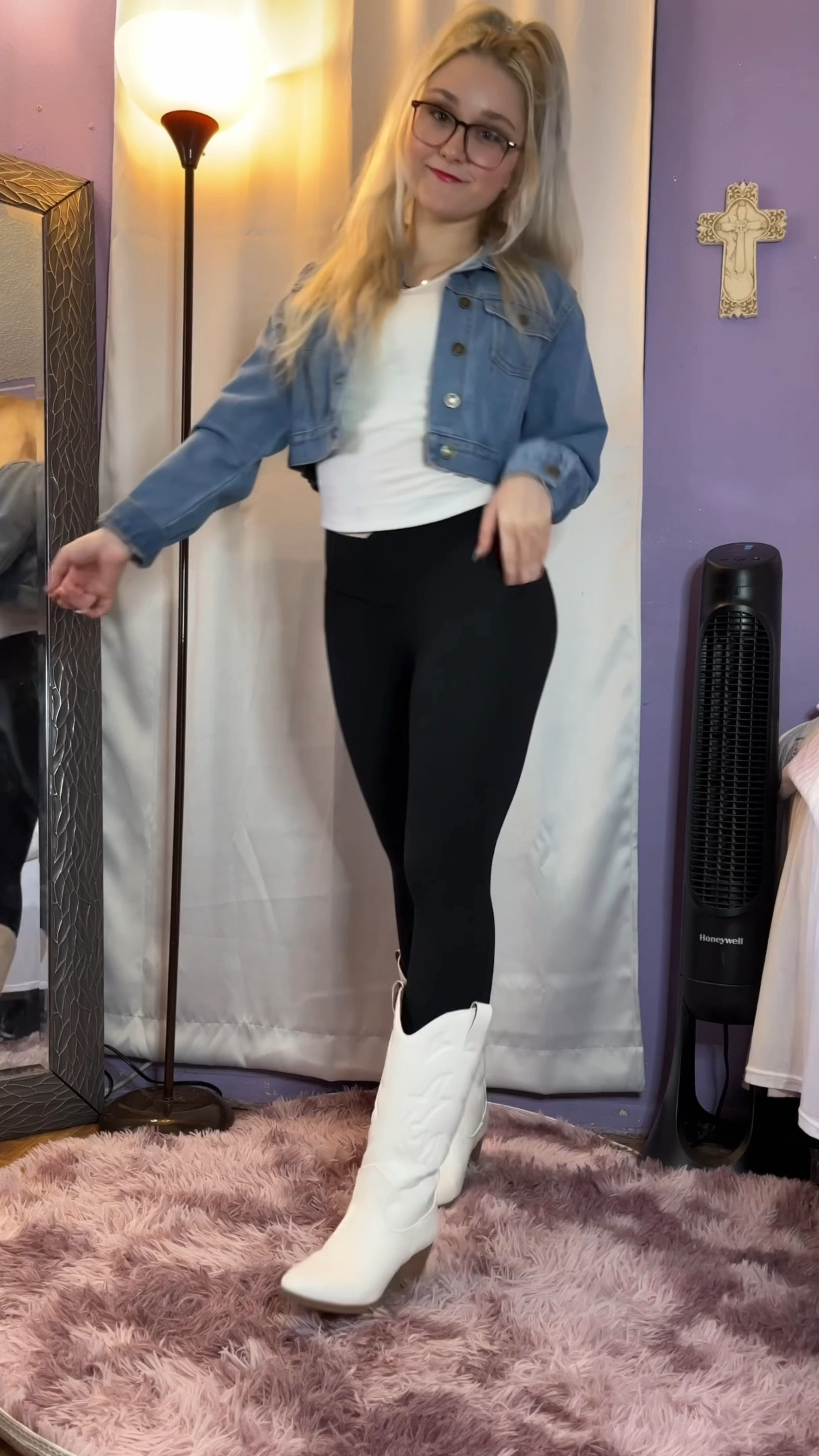 Sandals 👡 or cowboy boots 👢with leggings? Casual fall leggings outfit💕

#LTKstyletip #LTKSeasonal