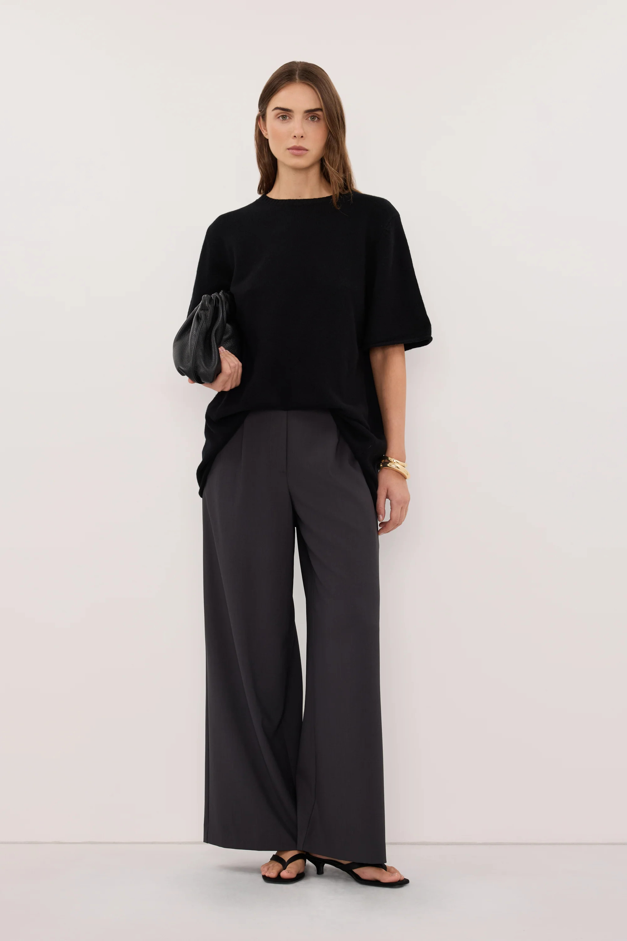 TESS BLACK LONGLINE KNIT TEE | DISSH