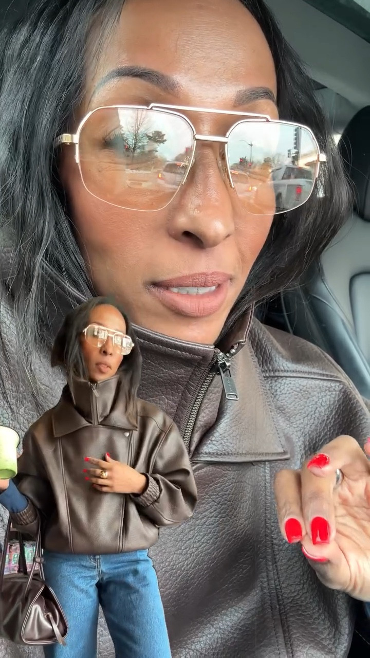 This bomber is one of those pieces that instantly pulls an outfit together. Easy to style, works with everything, and feels like a true wardrobe staple. Sizes are going fast for a reason. If you’re looking for that one jacket you’ll reach for season after season, this is it.

Comment BOMBER JACKET and I’ll send you the link.

This is how I style a bomber jacket for everyday outfits. A must have jacket that works with casual and elevated looks. Easy layering pieces that make getting dressed simple.
@OAK + FORT 