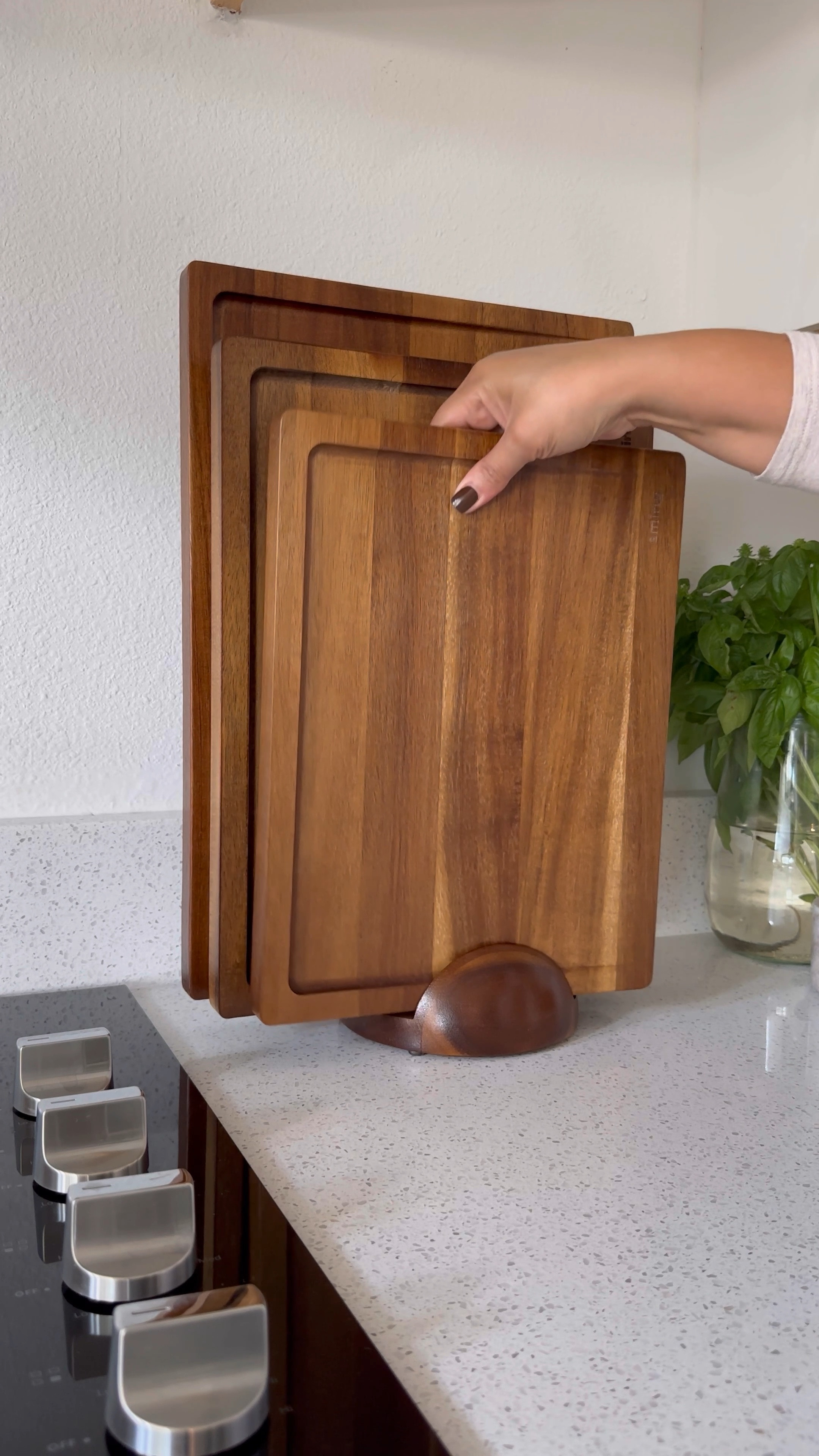 Obsessed with this cutting board set and holder! Comes in 3 different wood finishes and the holder is included, beautifully designed to last!! 


Home
Kitchen finds
Cutting board holder
Cutting board set
Wood cutting board
Amazon home 
Home finds


#LTKVideo #LTKSaleAlert #LTKHome