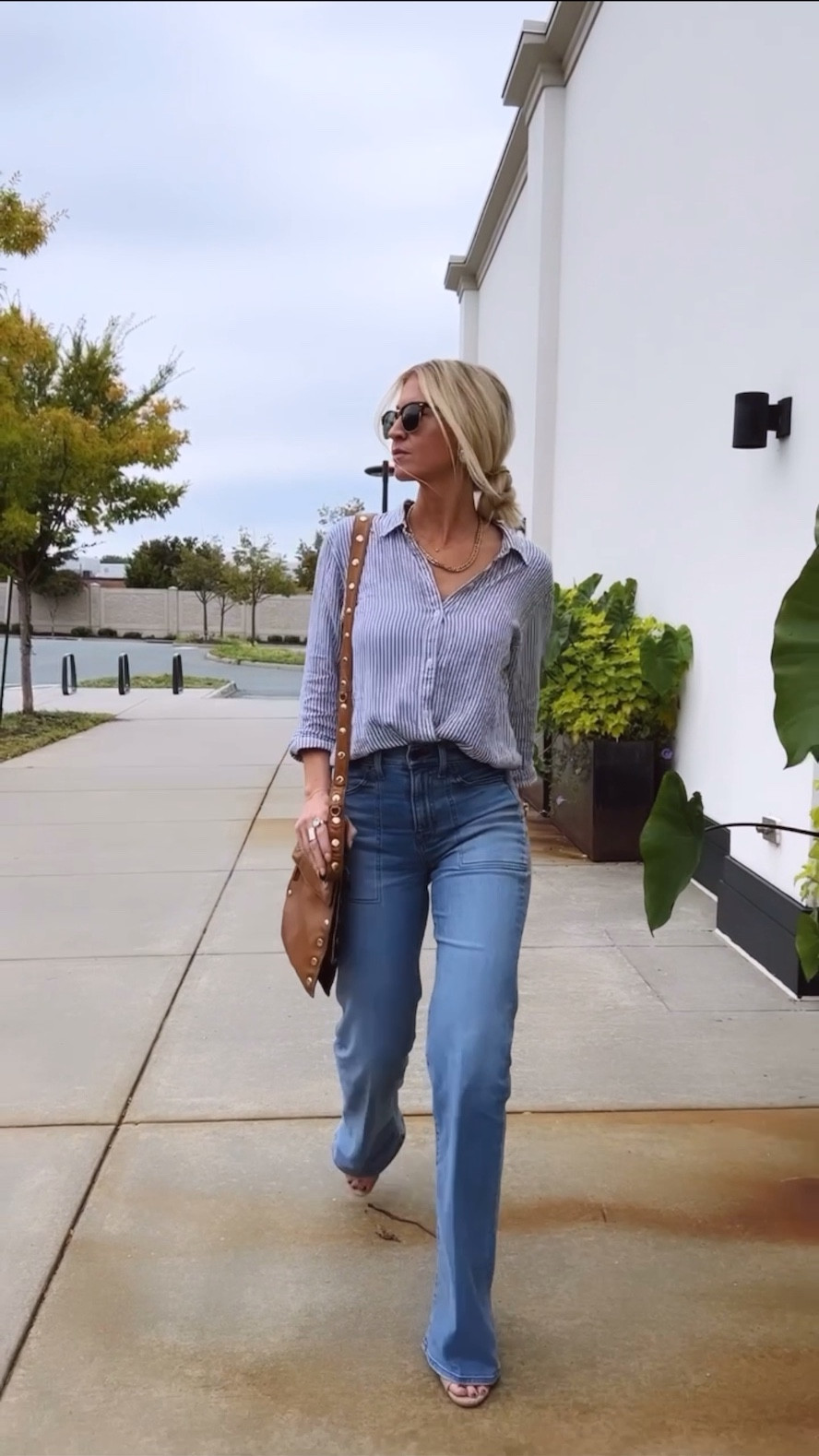 I found a few sizes left in my high rise Victoria Beckham jeans, but I rounded up lots of similar alternatives at lots of price points  

#LTKstyletip #LTKSeasonal #LTKVideo