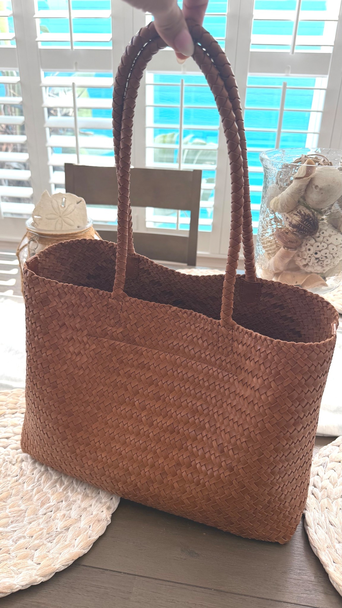This @Madewell leather tote is perfect for the on the go women who wants comfort, quality, and chic 
It’s on vacay with me now and I am in LOVE! 

#LTKU #LTKootd #LTKOver40