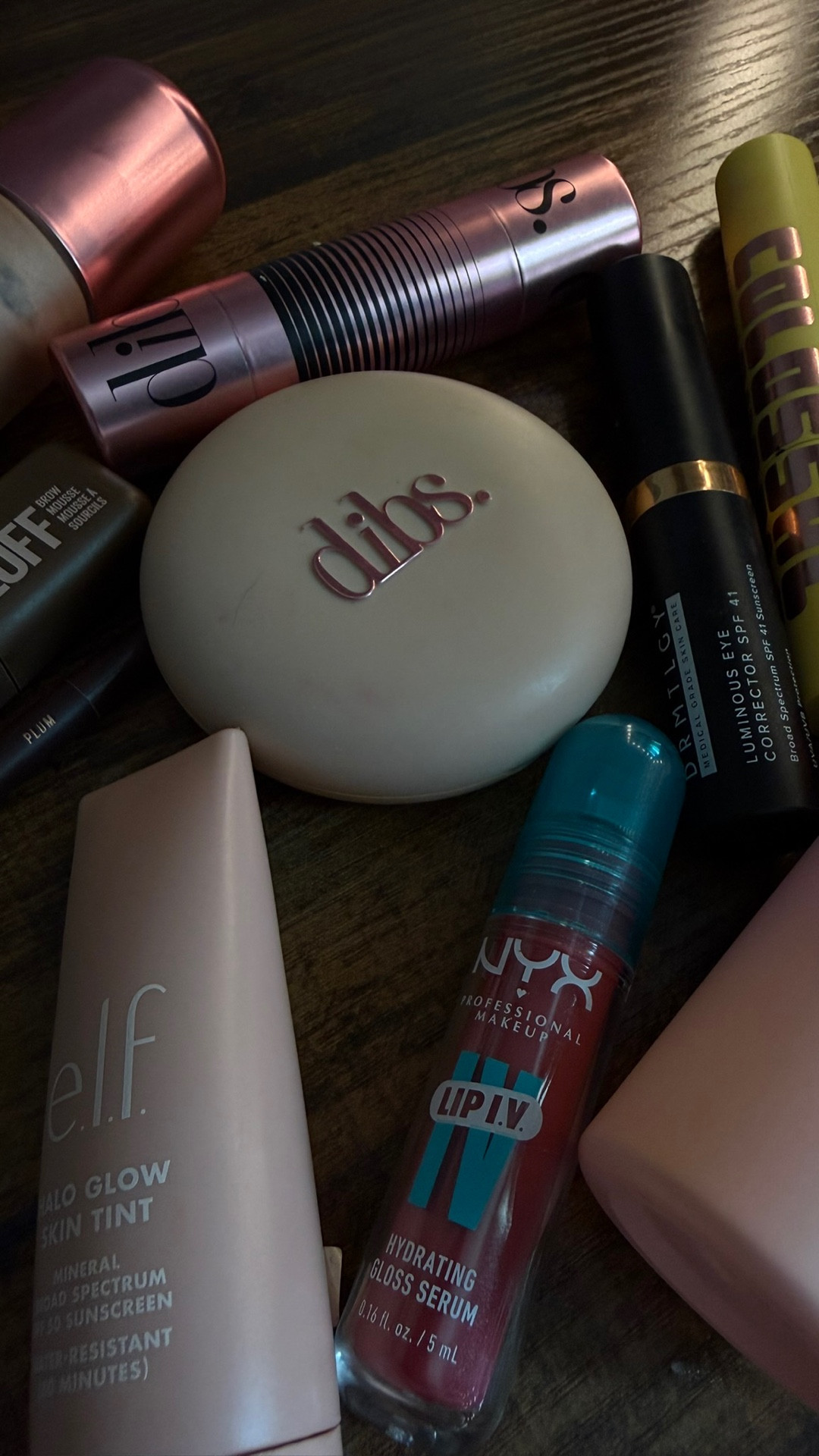 Little extension of Monday Makeup today. 💄

Over the years, and especially now in my 40s, I’ve learned a few things about what makeup works for my face and what definitely does not. From primers to blush placement to mascara tricks, these are just some of the little things that have made the biggest difference for me.

Nothing fancy, just real things I’ve picked up along the way that make getting ready a little easier.

#MondayMakeup #MakeupOver40 #ThinLipBestie #MatureSkinMakeup #MakeupTipsOver40

#LTKOver40 #LTKselfcare #LTKBeauty