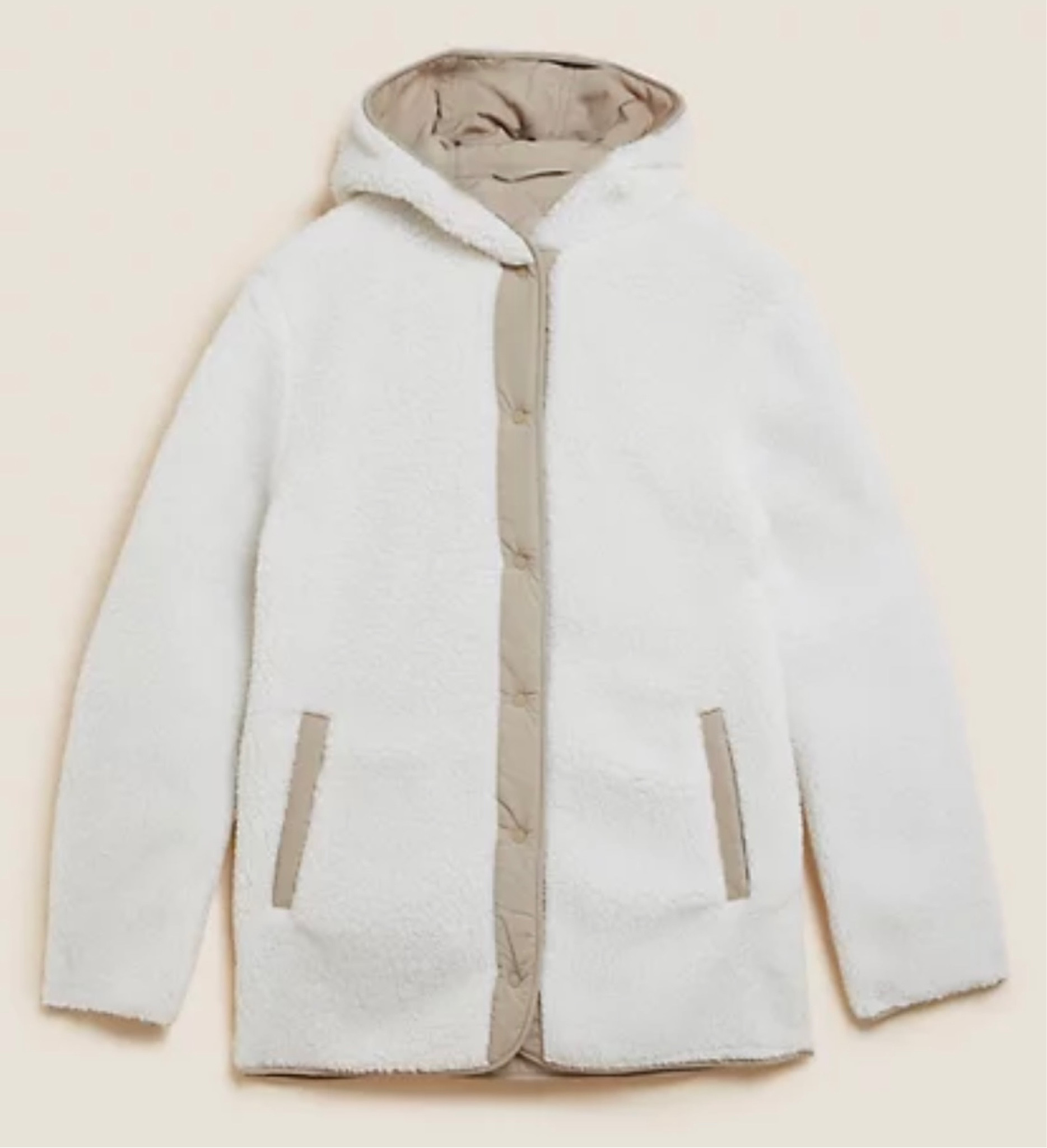 The teddy coat of dreams, reversible for a beige quilt on one size and fluffy on the other 🥹🧸

#LTKstyletip #LTKfit #LTKSeasonal