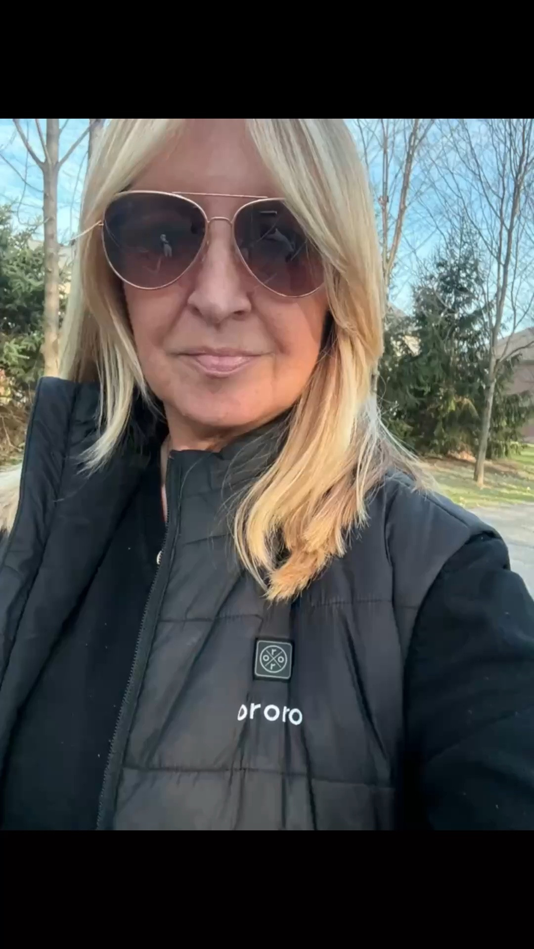 It is heated fast weather again. Especially because you don’t know what you’re gonna get. Sometimes I start on my walk and I’m warm and I get to another spot and it’s cold, or then I get overheated and I’m back to warm. Enter the heated vest! Perfect for so many occasions. Also great for running errands getting in and out of your car, when you don’t like to have a coat on. ￼