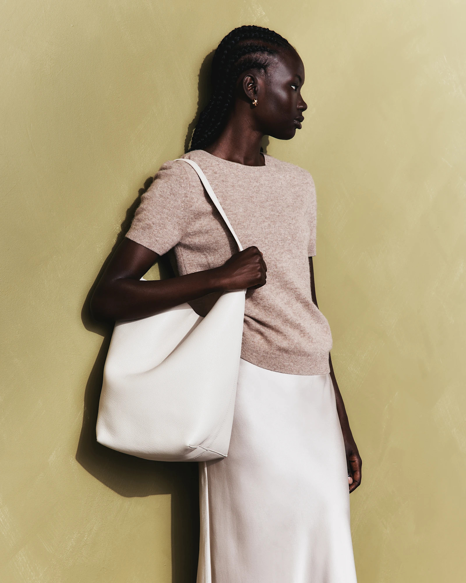 Quince | Women's Italian Leather Large Soft Bucket Shoulder Bag in Soft Ivory | Quince
