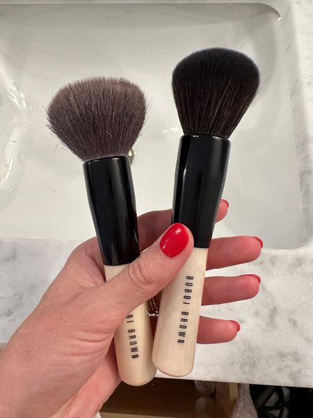 One of my favorite makeup brushes! The one on the left is my old one and the right is the new! Too good! 

Loverly grey, makeup finds, makeup, makeup brushes, beauty

#LTKBeauty