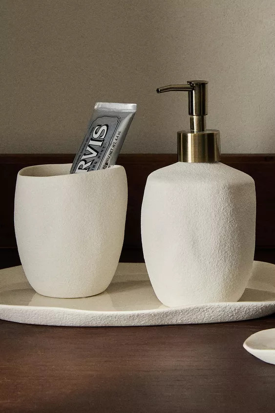 TEXTURED BATHROOM ACCESSORY SET 4 items | Zara US