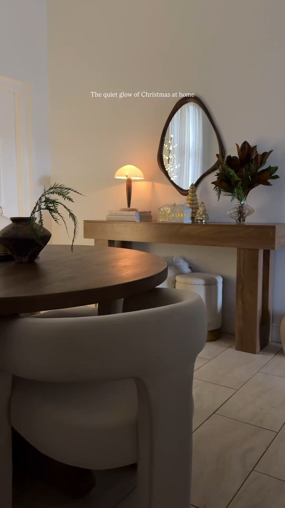 Christmas entryway 🌲🤎

#LTKHoliday #LTKSeasonal #LTKHome