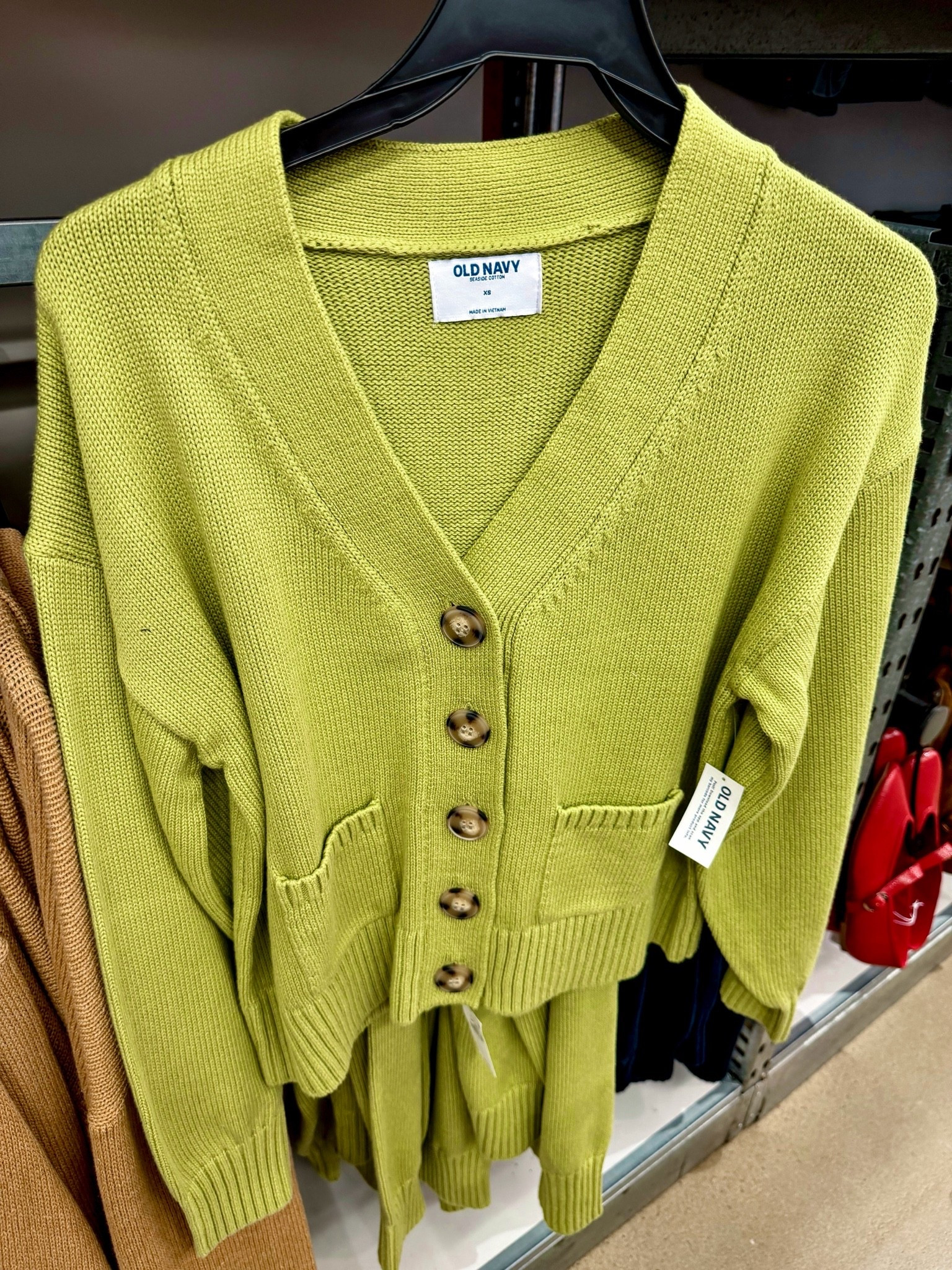 Loveee this cute sweater! Chartreuse is my favorite 🙌🏽

#LTKPetite #LTKSeasonal #LTKgrwm