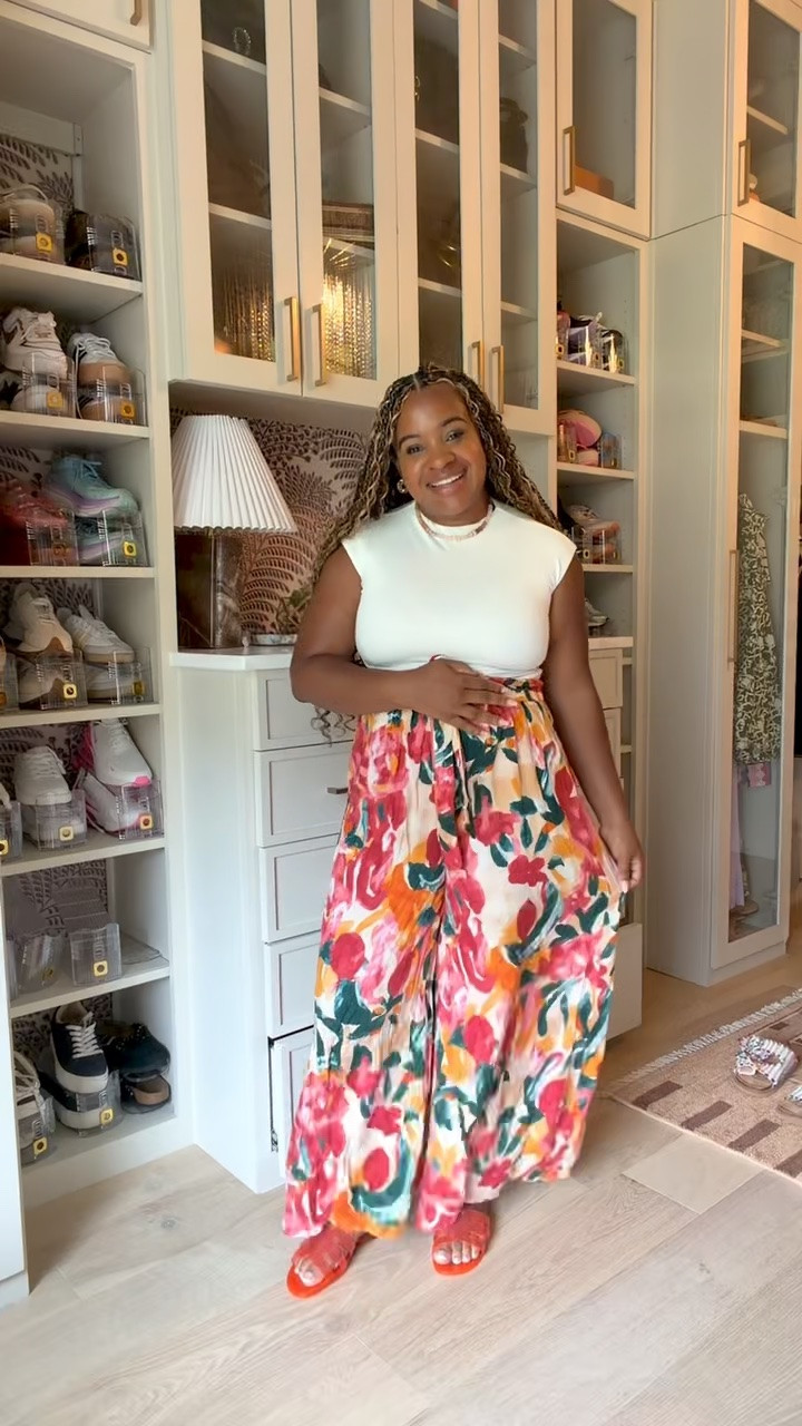 Such a beautiful flowy pant on sale! Perfect for summer 🤩

#LTKootd #LTKMidsize #LTKSeasonal