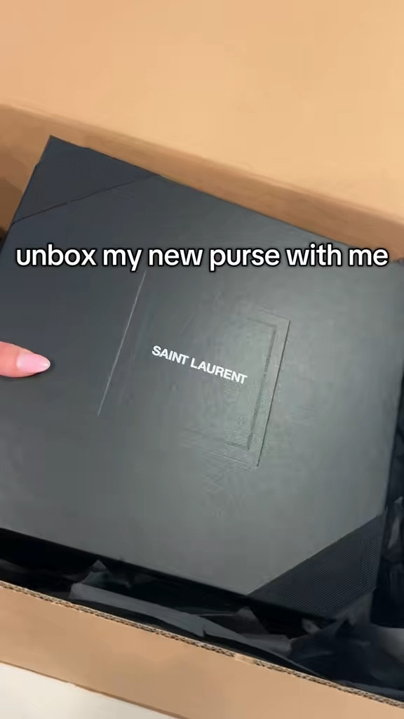 Perfect burgundy 🍒

#LTKStyleTip #LTKSeasonal #LTKItBag