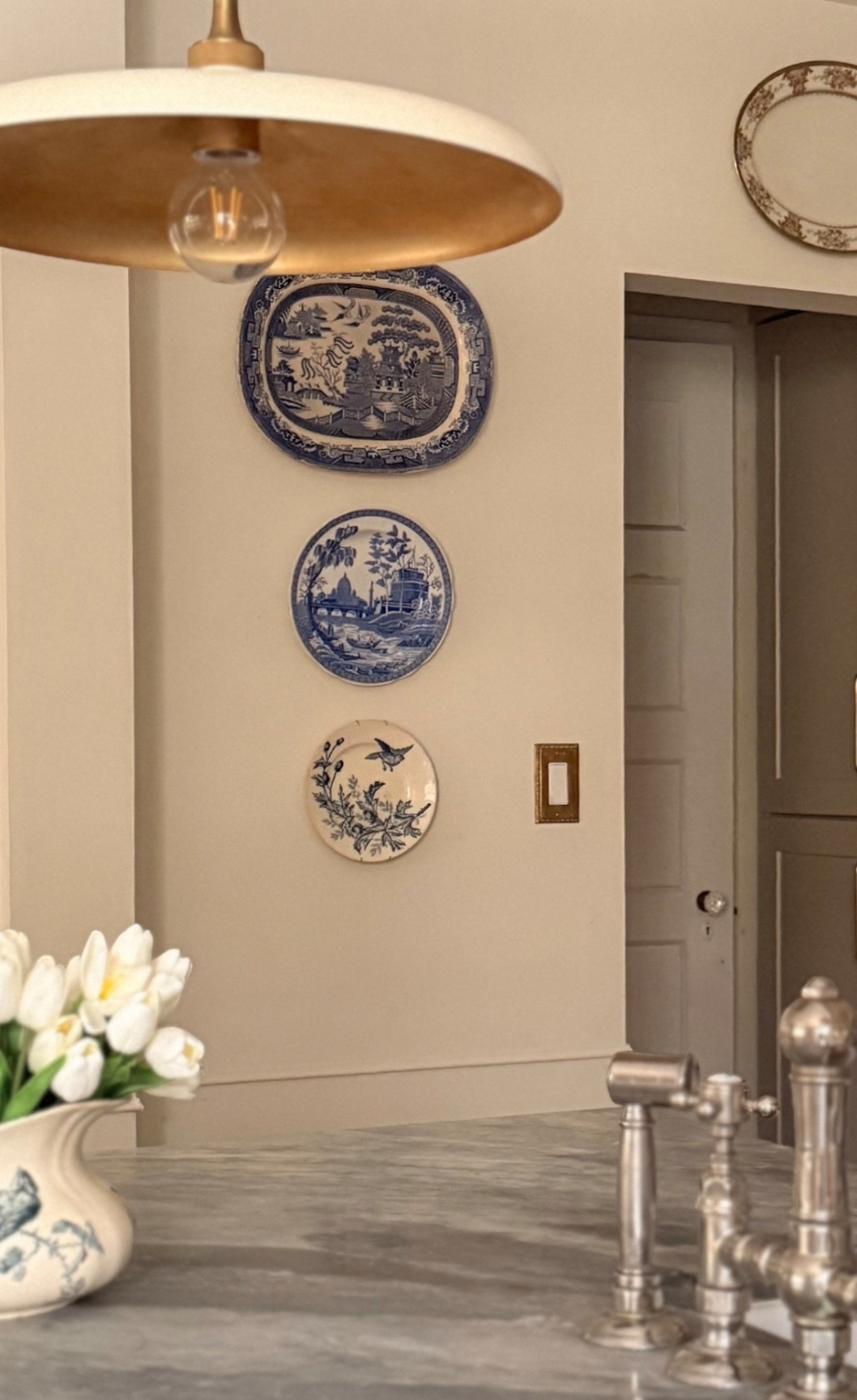 My favorite plate hangers + the prettiest plates 

#LTKHome