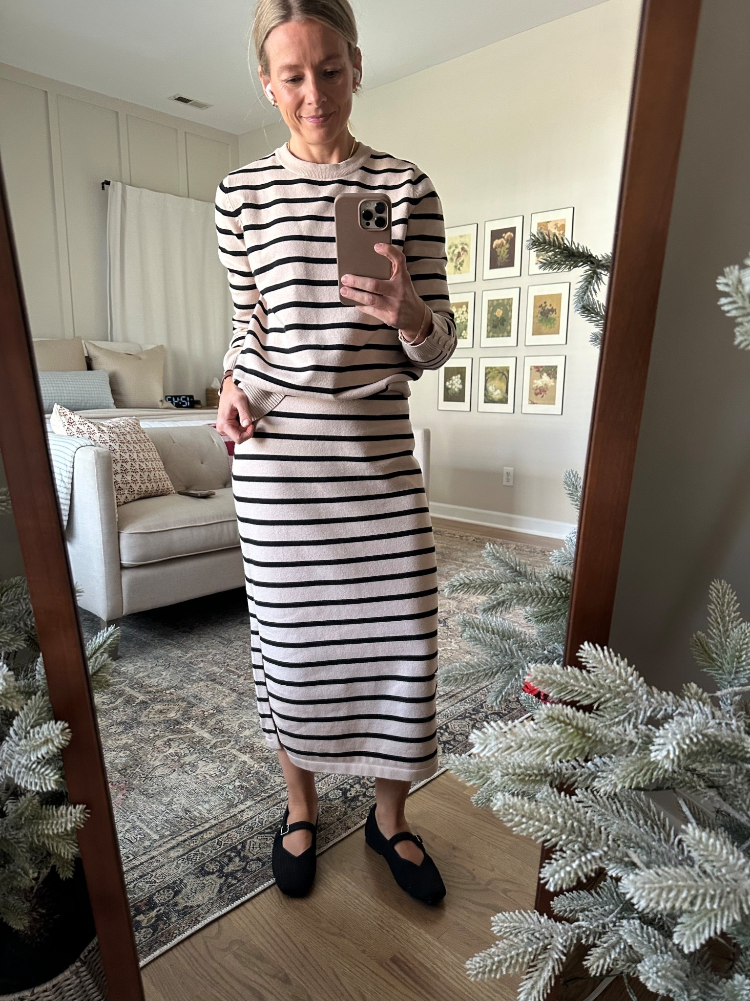 Love this sweater set. I’m in a size medium.

#LTKmomlife #LTKWorkwear #LTKFindsUnder50