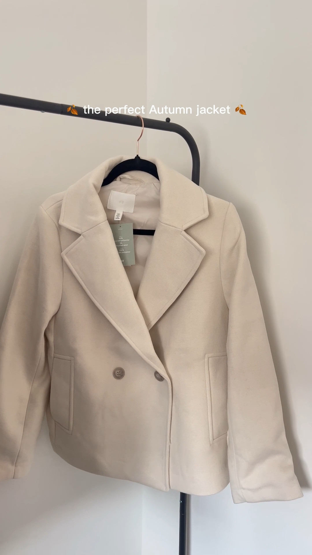 the perfect autumn jacket 

- xs in jacket 
- M in tshirt 
- w30l28 jeans 
- first30 for 30% off jacquemus bag !!