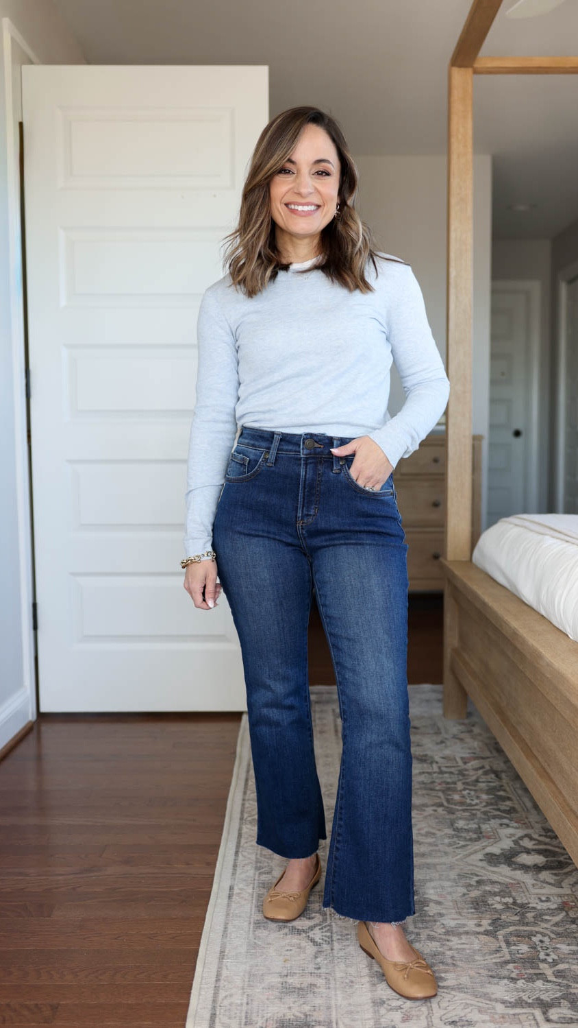 $50 and under petite jeans! 


Kohl’s LC Lauren Conrad High Rise Kickflare 
0 standard 
10.5” rise / 26” inseam / 7.5” bottom leg opening 
Blue sweater (J.Crew Factory): xxs 
Flats (Sam Edelman): tts 

My measurements for reference: I’m 4’10” and 105lbs. My bust, waist, and hip measurement is 32”, 24”, and 36”.


#LTKPetite