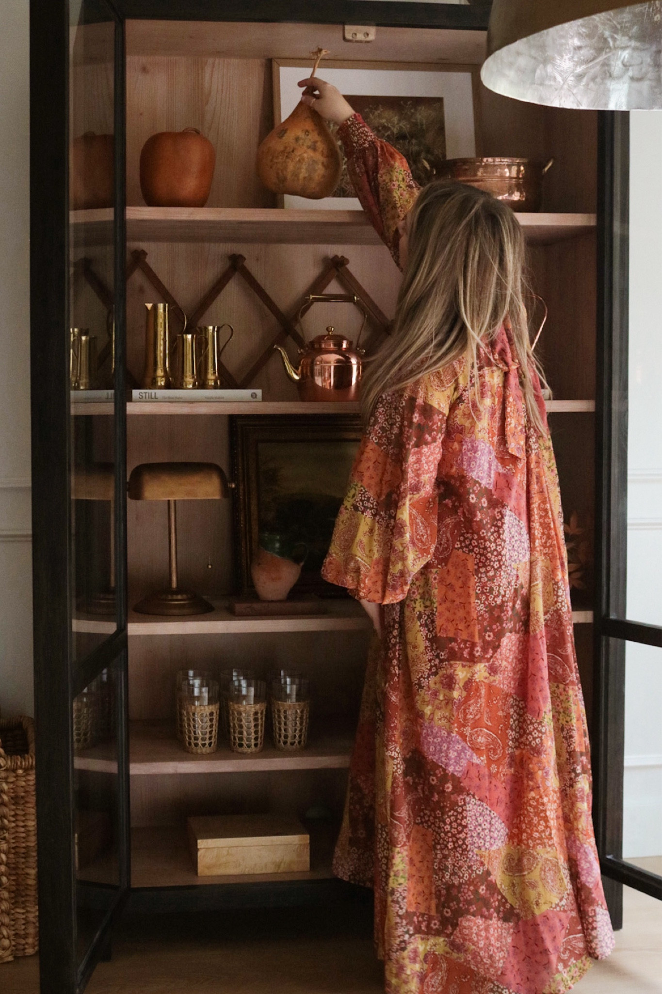 Autumn Breakfast Nook & Display Cabinet Styling 🍁

Display Cabinet, Shelf Styling, Shelf Decor, Glass Cabinet, Faux Stems, Afloral, Rustic Vase, Black Vase, Round Dining Table, Dining Chairs, Copper Tea Kettle, Antiques, Brass Lamp, Faux Pumpkin, Faux Gourd, Fall Print, Frame, Copper Pitcher, Vintage Print, North Print, Landscape Print, McGee and Co, Amber Interiors, Jute Woven Rug, Round Rug, Brass Light Fixture, Brass Dome Light

#LTKHome #LTKSeasonal #LTKFindsUnder50