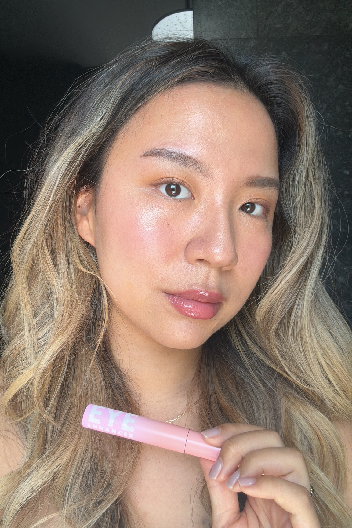 the perfect mascara to bring on vacation for those no makeup days to make your eyes really pop! @COVERGIRL Eye Enhancer 3D Mascara is available in three different colors, intense black dark chocolate, and berry brown available at target. #Ad #covergirlpartner #easybreezybeautiful #TargetPartner #Target 

