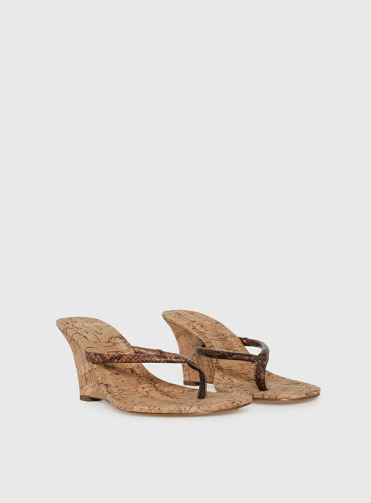Fluke Cork Wedge Thong Heels Chocolate | Princess Polly US