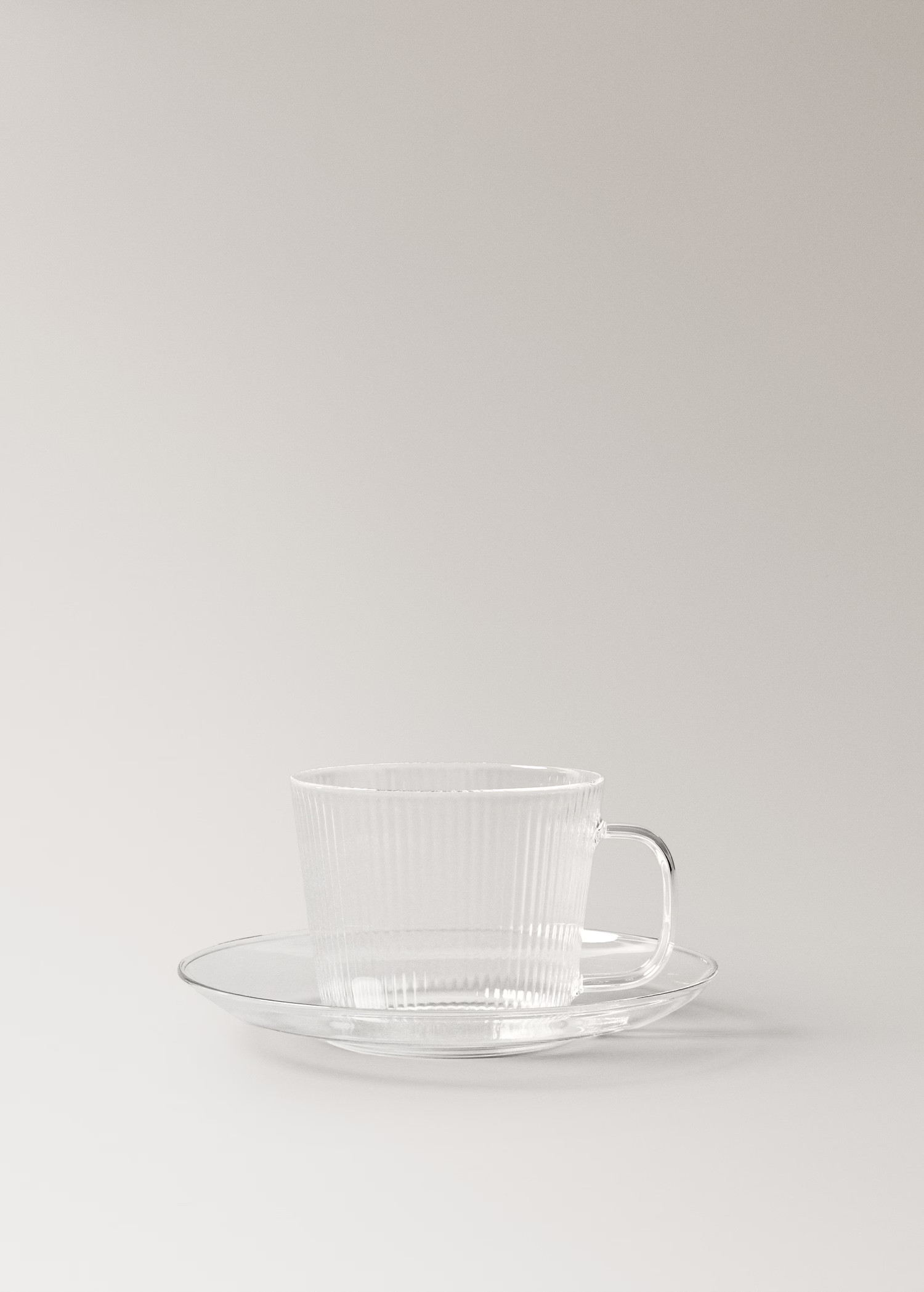 Borosilicate cappuccino cup and saucer with striped pattern | MANGO (UK)