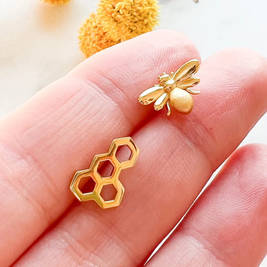 Bee Honeycomb Stud Earrings 14k Gold Vermeil Cute Bee Studs Nickel Free - Etsy | Etsy (US)