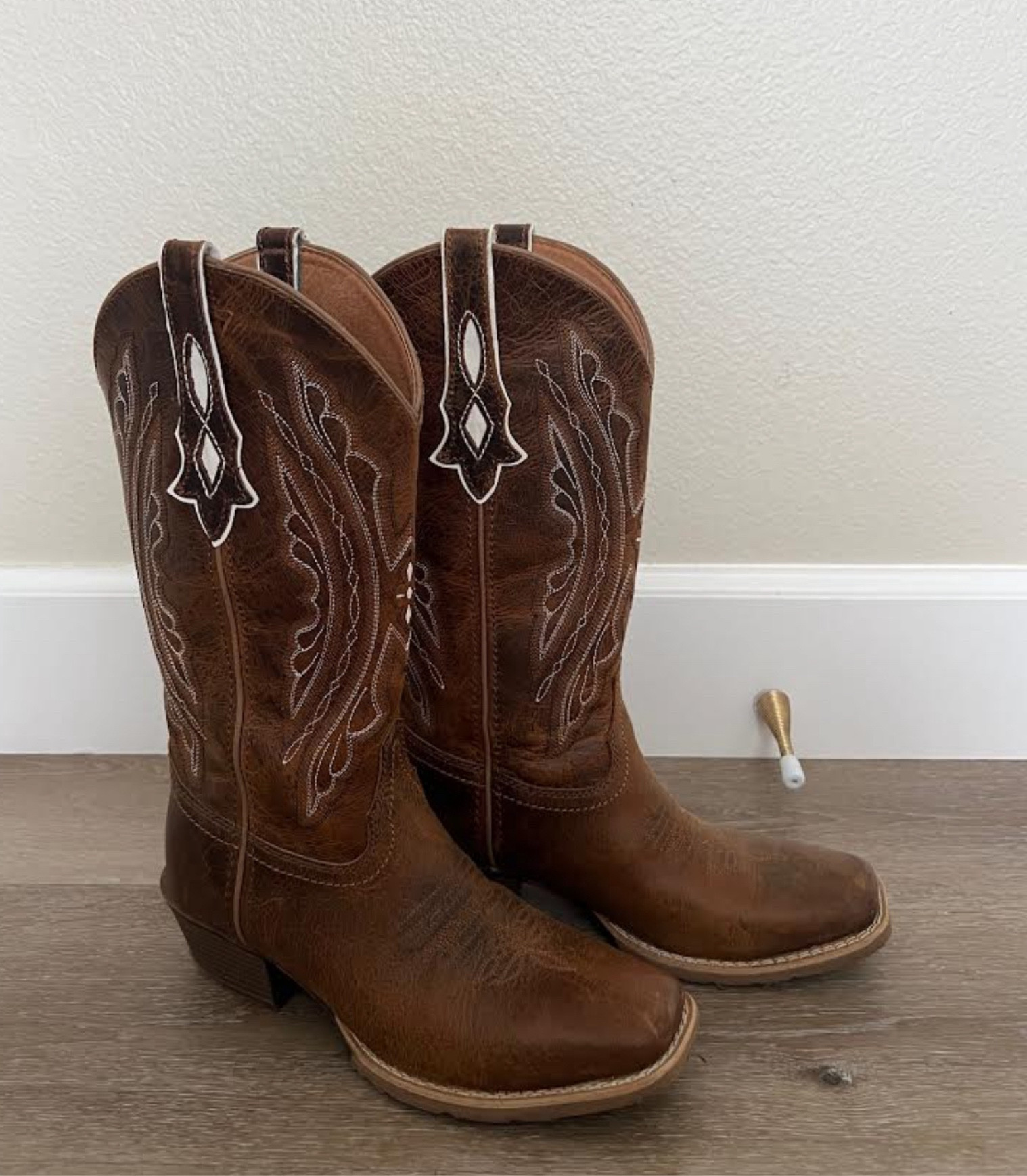 I recently got this pair of country boots. Can’t wait to be wearing those. What do you guys think?

#countryboots #westernstyle #fashion 