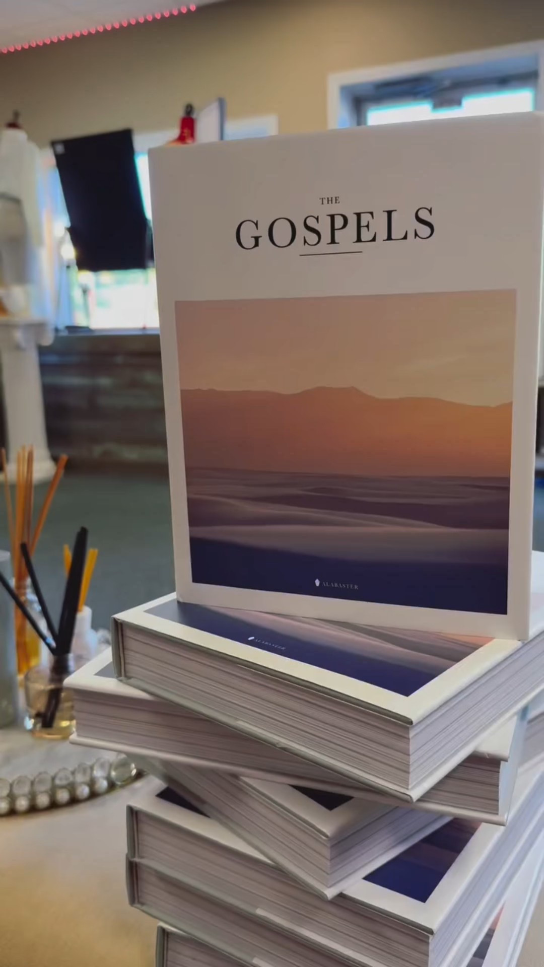 We’ve been hyped for this addition to our book collection. The Gospels, a new way to view the good news of Jesus and the perfect gift this holiday season. 🤍