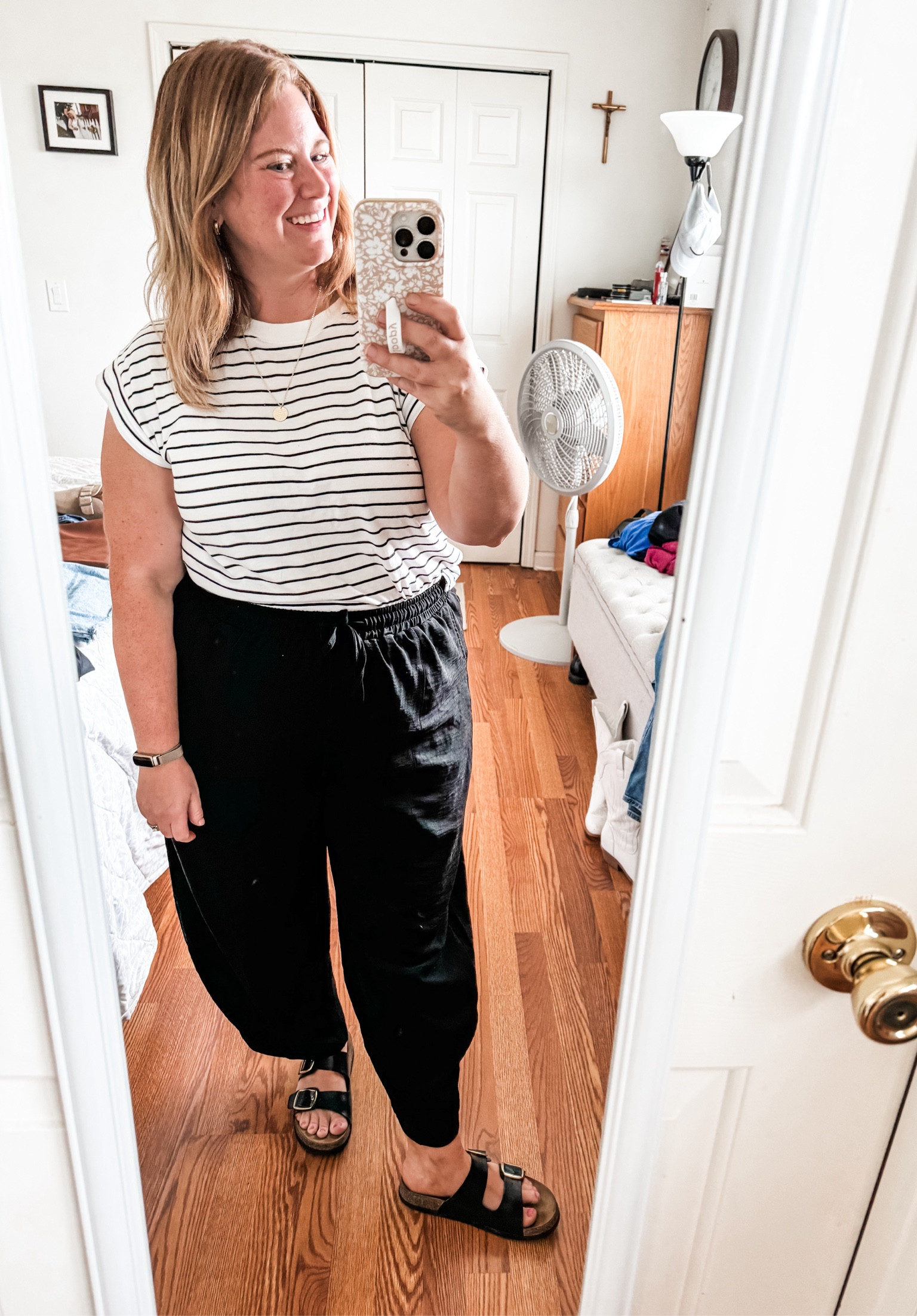 Such a comfy teacher look! Love these petite friendly pants and this extended shoulder tee.  

#LTKWorkwear #LTKFindsUnder50 #LTKMidsize