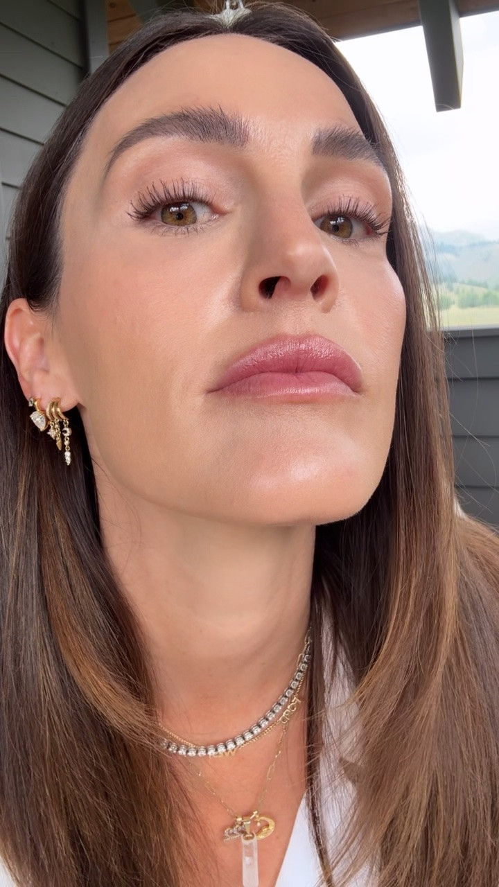 My favorite pinky non-toxic lip combo - balm and gloss💋
Lip balm - rose mint
Lip elixir - hibiscus 

Clean beauty 
40

#LTKOver40 #LTKBeauty