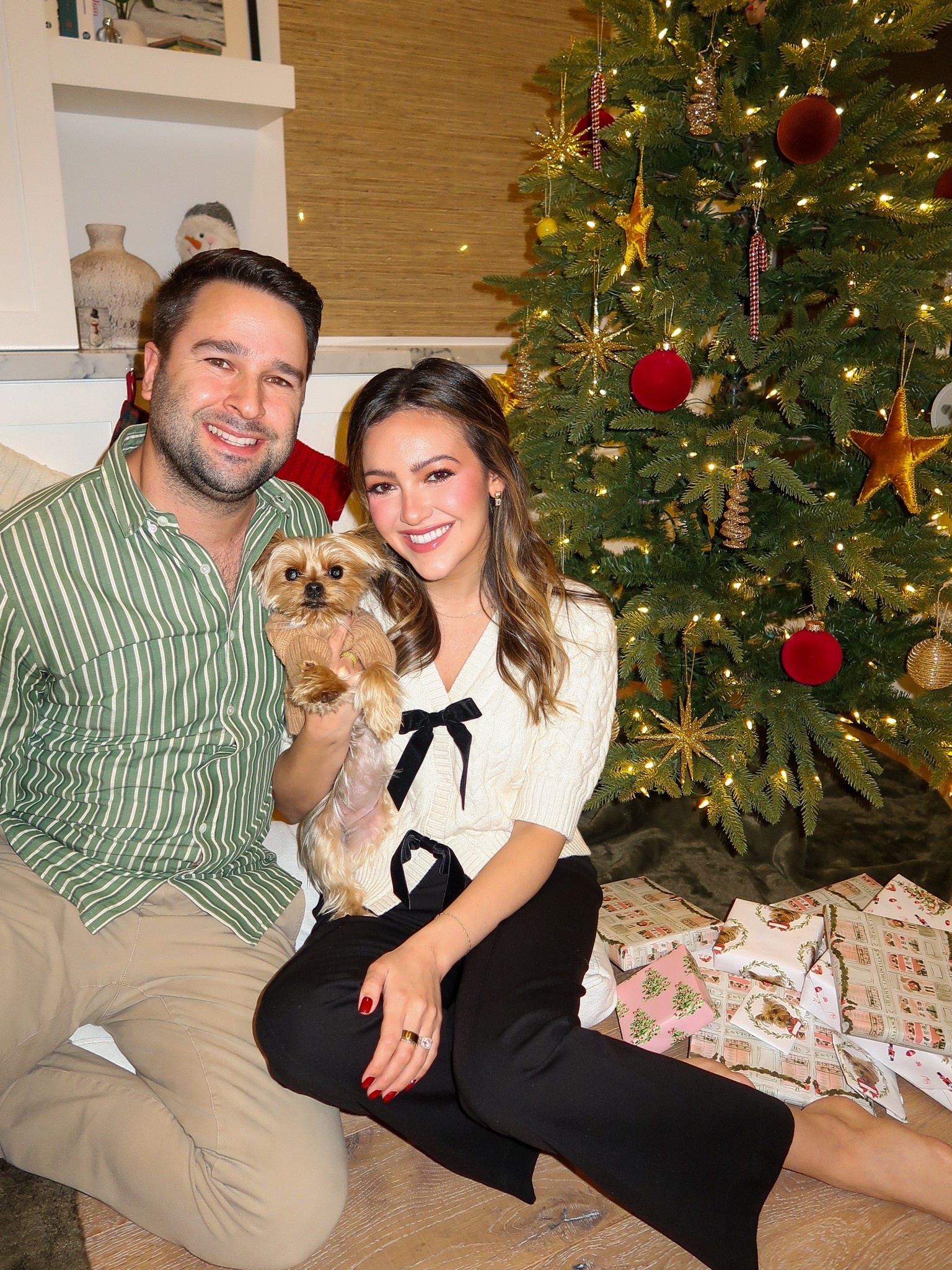 Comfy & Festive 🎄☃️ Pants: TTS I’m wearing size S - they look polished but feel like stretchy sweatpants 🙌🏼 Sweater is also TTS - I’m wearing an XS 

#LTKHoliday #LTKootd #LTKSeasonal