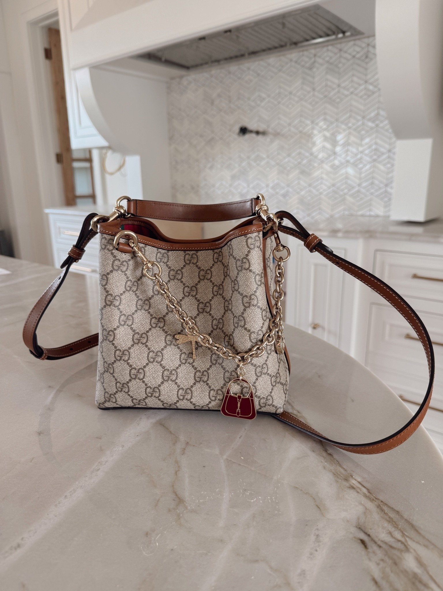 Quite literally the best bag purchase of all time 🙌🏼 I got this in January of 2025 and used it a TON, and it still looks brand new! Decided to add the fun little chain with charms to add add something to it for this fall! ￼