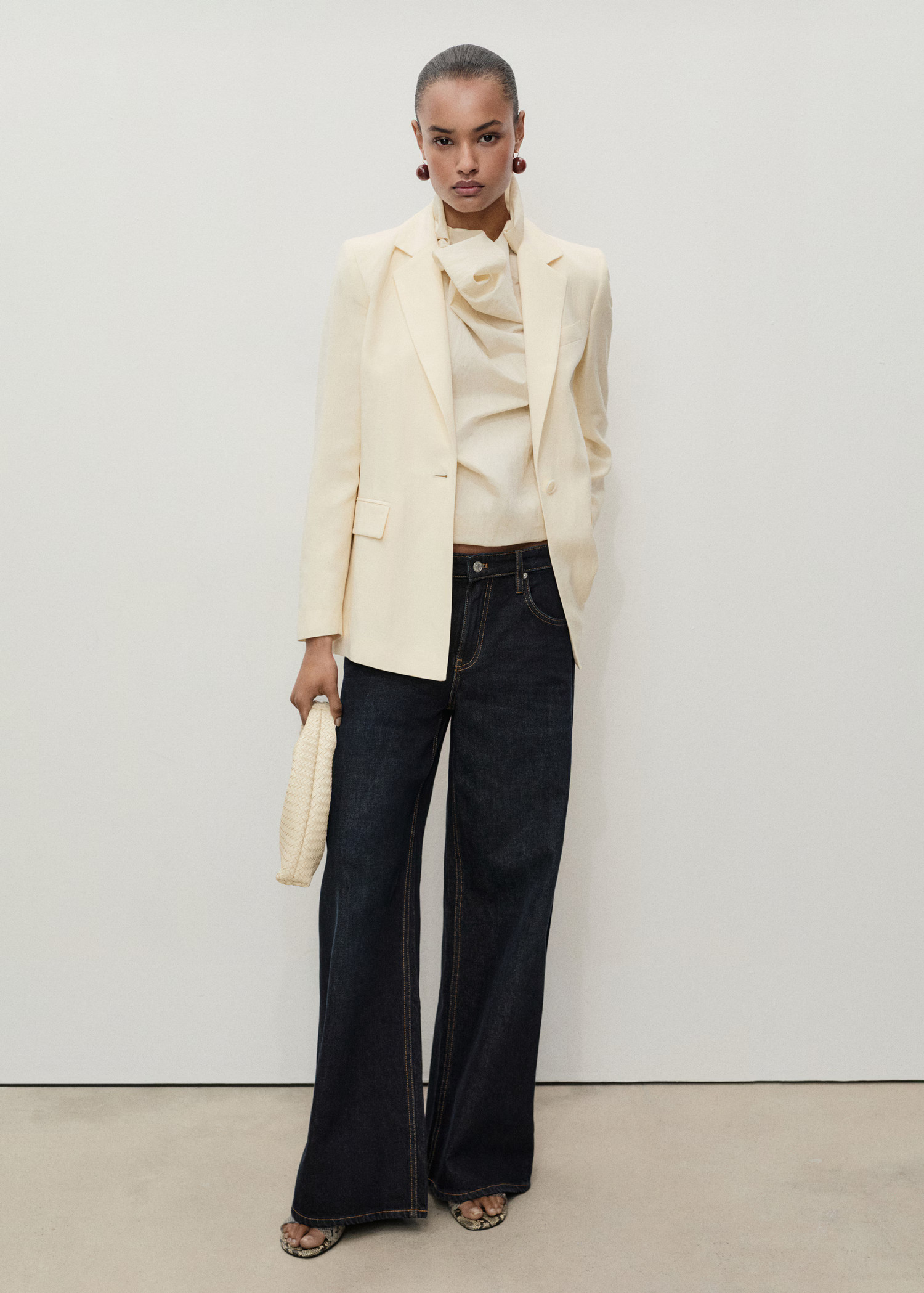 Low-rise rinse-wash wide-leg jeans - Women | MANGO USA | Mango (US/MX/AU)