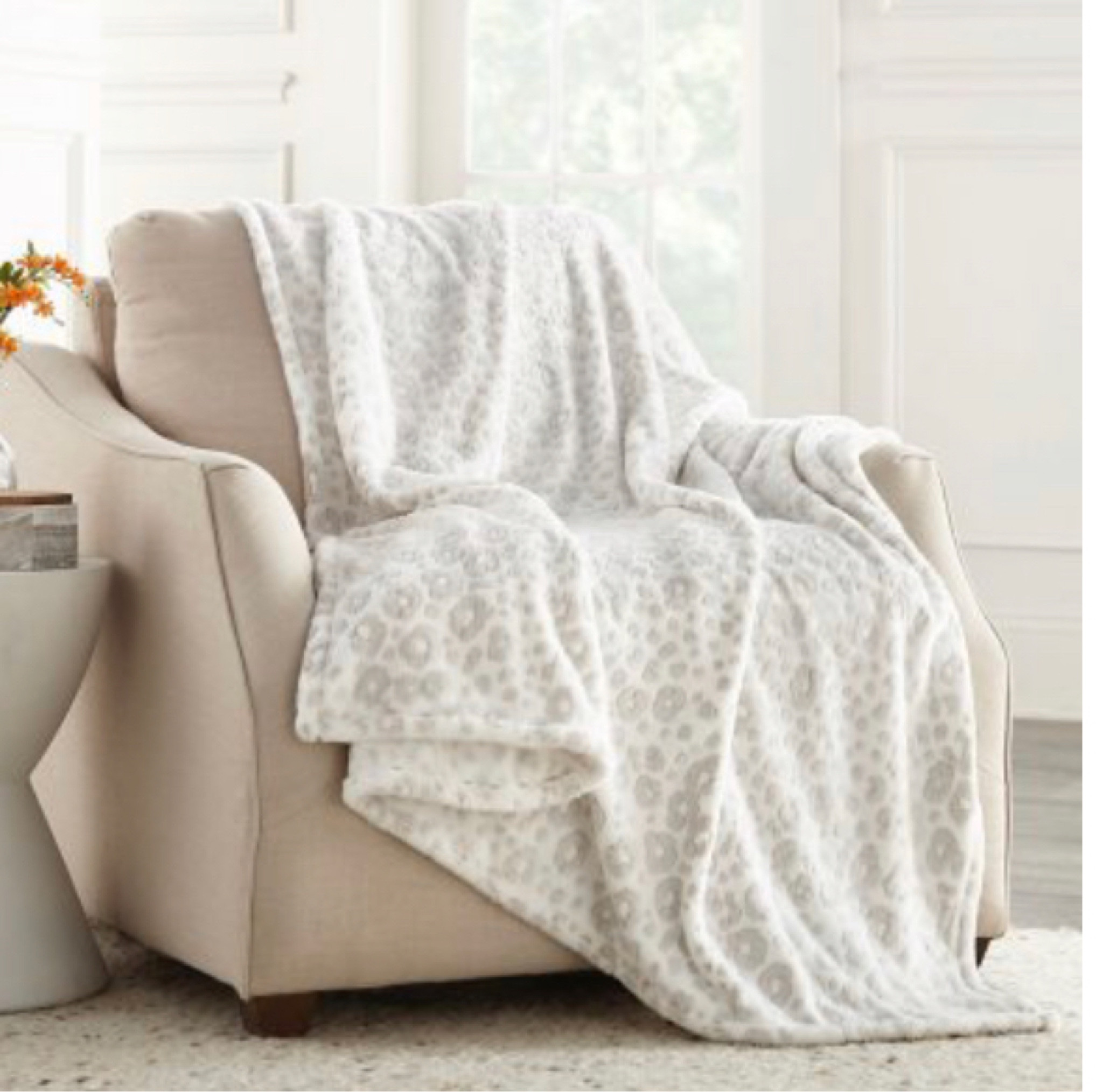 The softest coziest throw blanket !!
UNDER $10

#LTKstyletip #LTKsalealert #LTKSeasonal