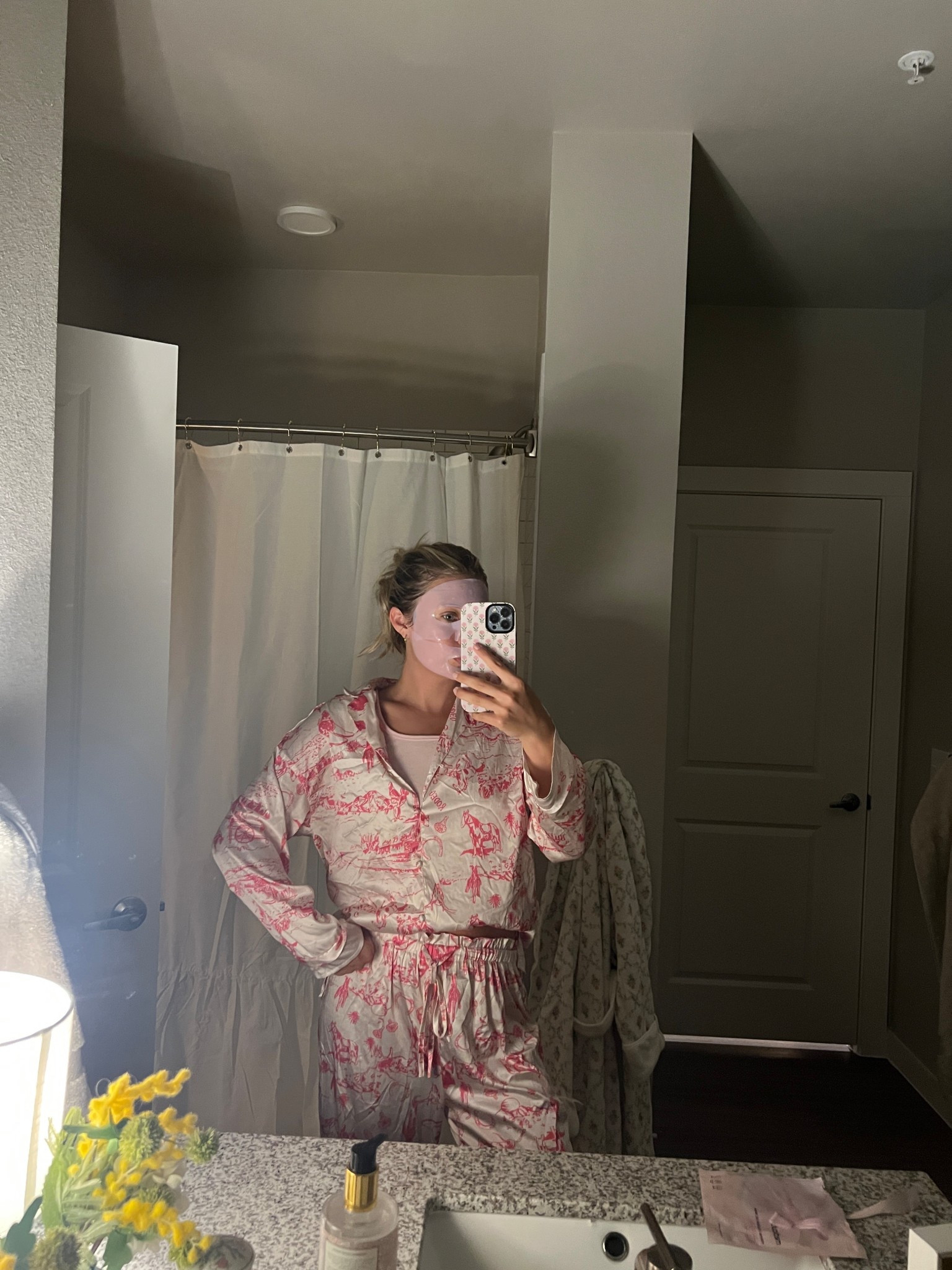 Nightime routine x free people dupe PJs💕🤠

The cutest PJS and I am OBSESSED with this medicube face mask that Hailey Bieber wears 💅🏻

#nightime #pjs #selfcare #facemask 