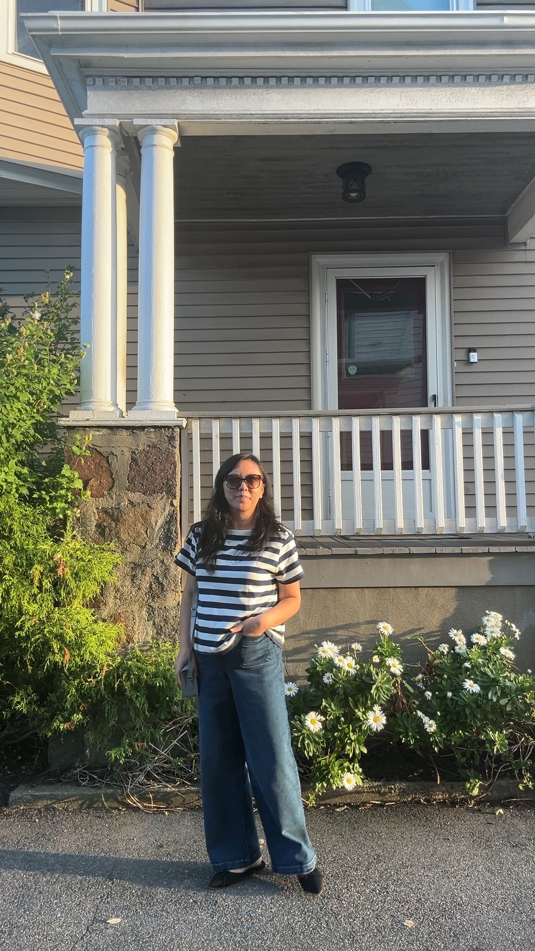 My first wide left jeans in a long time! I went to Madewell last weekend to try few models and ended up buying this one. I’m just glad it is high waisted and I don’t have to alter it.