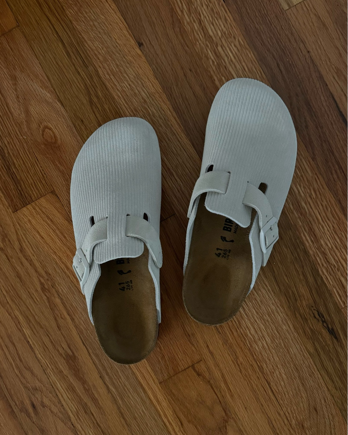 ribbed / corduroy suede Boston clogs for fall !!! love the ivory color 🦴

#LTKU #LTKSeasonal #LTKShoeCrush