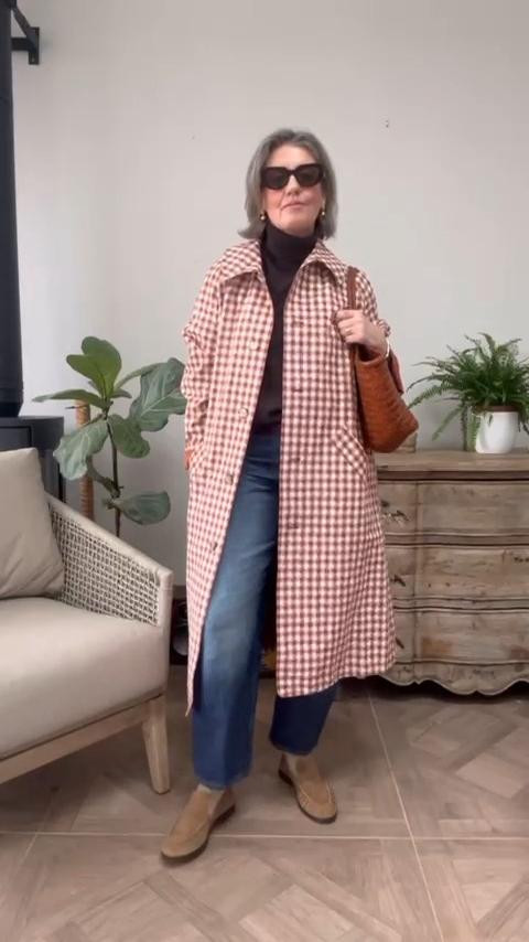 #ootd 🤎🧡
Wearing the Sezane trench size 12 
H& M barrel jeans size 12



Easy outfit ideas, Sezane trench coat, dogtooth trench coat, Dragon Diffusion bag, H&M barrel leg jeans, high street style, bag charm, Gucci sunglasses, M&S suede loafers, day time outfit, smart casual outfit, transitional outfit 

 

#LTKuk #LTKstyletip #LTKeurope