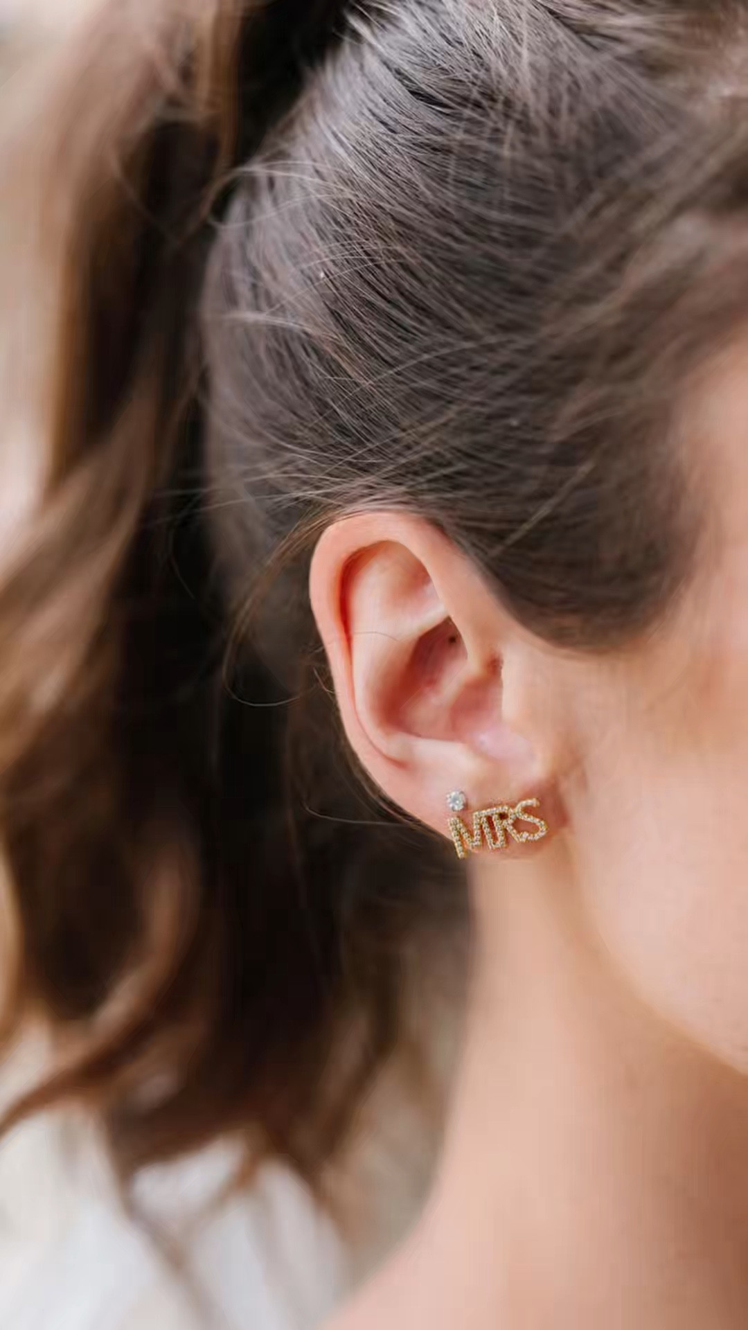 MRS Crystal Studs

🔗https://bit.ly/RBHOUSEWIFE
Too soon to buy? Love ‘❤️’ this post in my shop to get a price drop notification.

#LTKSaleAlert #LTKBeauty #LTKWedding