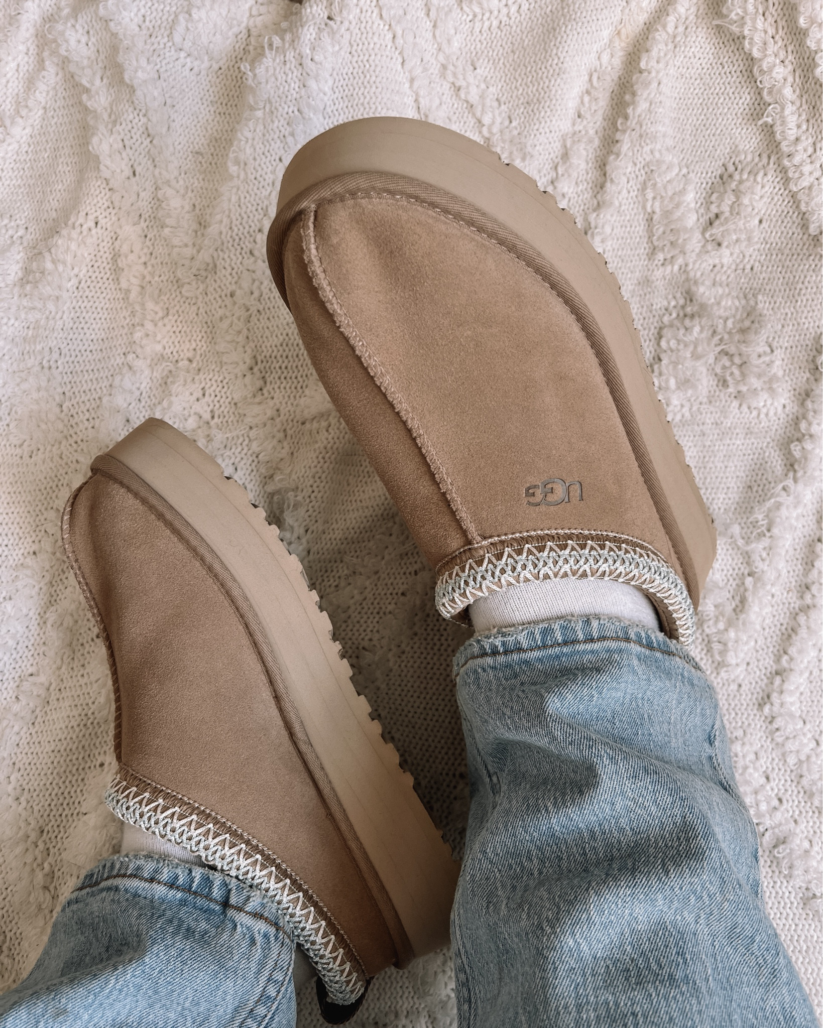 Ugg Tazz platforms in stock!! If you want these for fall, I recommend grabbing them soon before they sell out! They run a little small, I’m usually a 9.5 and the 10 fits perfectly. This is the Sand color!

Fall shoes, fall fashion trends


#LTKsapatos #LTKautumn #LTKcanada