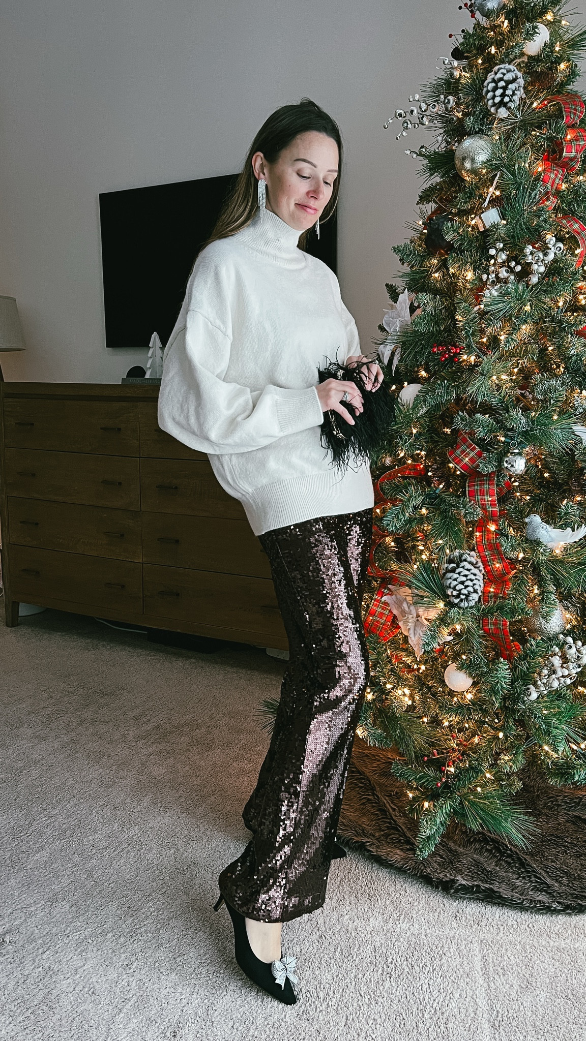 Holiday outfit inspiration from H&M featuring five chic looks for every event this season. These elevated, affordable styles are easy to mix and match for parties, family gatherings, and winter celebrations. If you need wearable holiday fashion ideas, this reel has all the neutral, classic H&M pieces I’m loving right now.

#LTKgrwm #LTKHoliday #LTKFindsUnder100