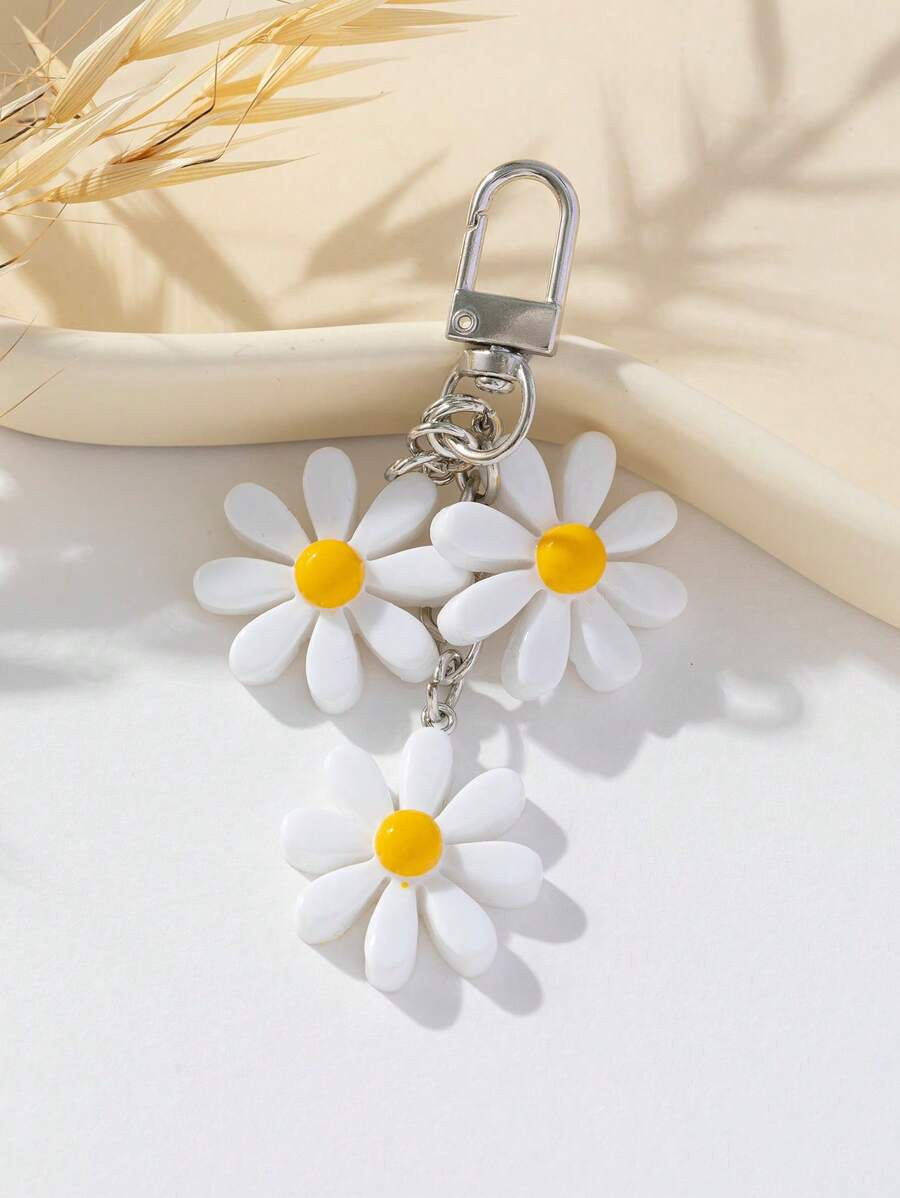 Daisy Shaped Handbag Pendant, 1pc, White | SHEIN