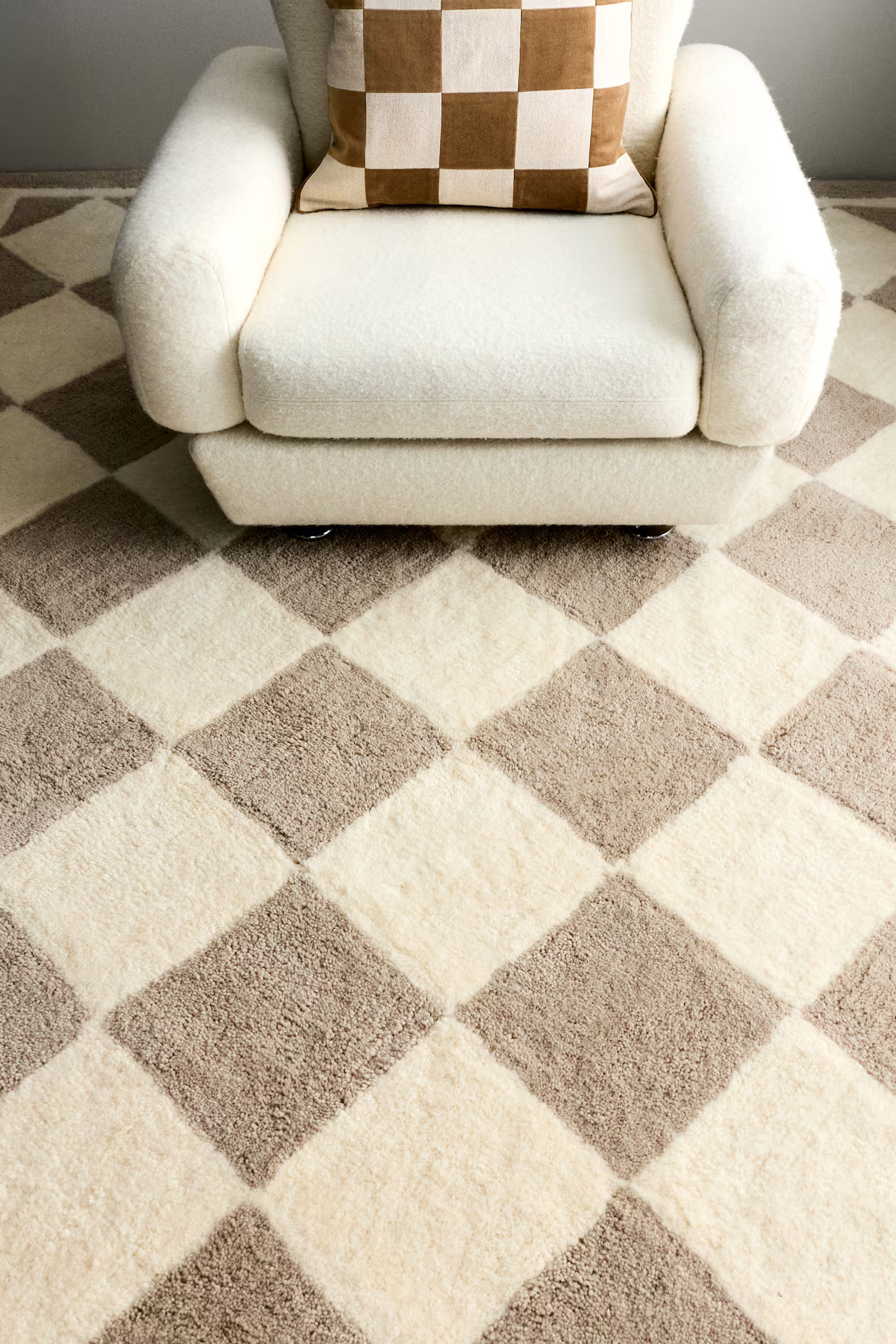 Harlequin-patterned wool-blend rug | H&M (US + CA)