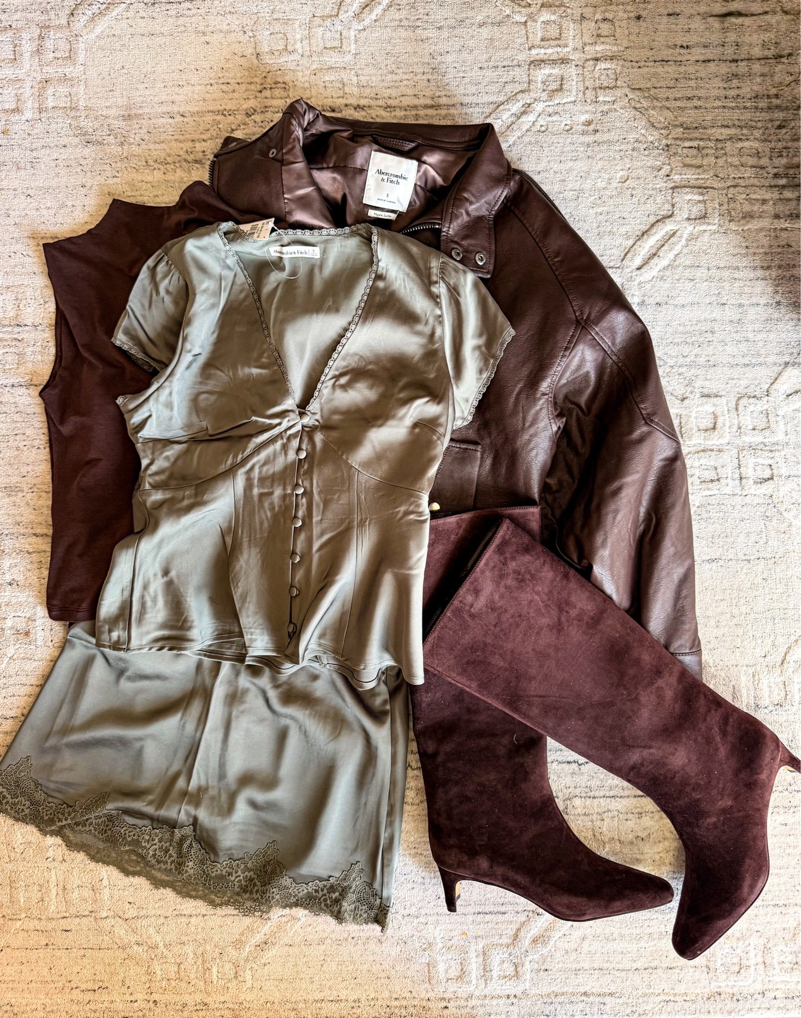Ltkcon party outfit by Abercrombie 
TTS 
Fall outfit

#LTKdayinmylife #LTKootd #LTKCon