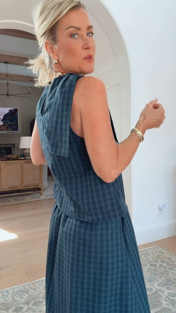 Love a classic holiday plaid! This set is so good.

Top: xs
Skirt: xs