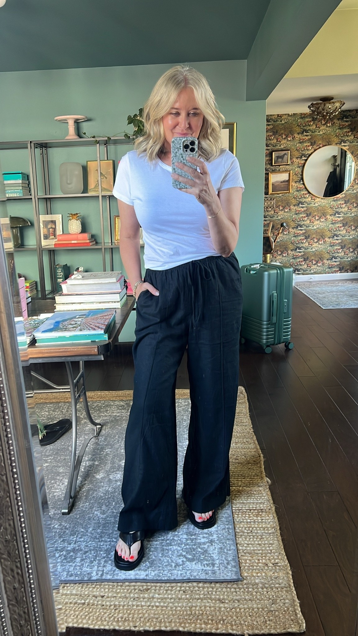 Linen pants for the win!! Wearing a medium

#LTKdayinmylife #LTKootd #LTKOver40