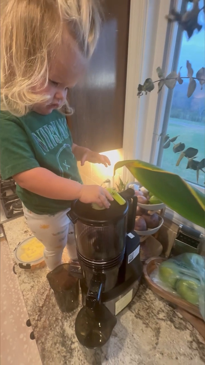 Juicing favorites

1-2 large carrot
1 cup fresh pineapple chunks
1-inch piece of fresh ginger, peeled
1-inch piece of fresh turmeric, peeled
Makes about 6-8 2oz shots

#LTKFamily #LTKWatchNow #LTKFindsUnder50