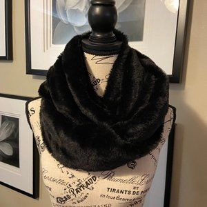 West Loop Black‎  Faux Fur Infinity Scarf Onesize | Poshmark