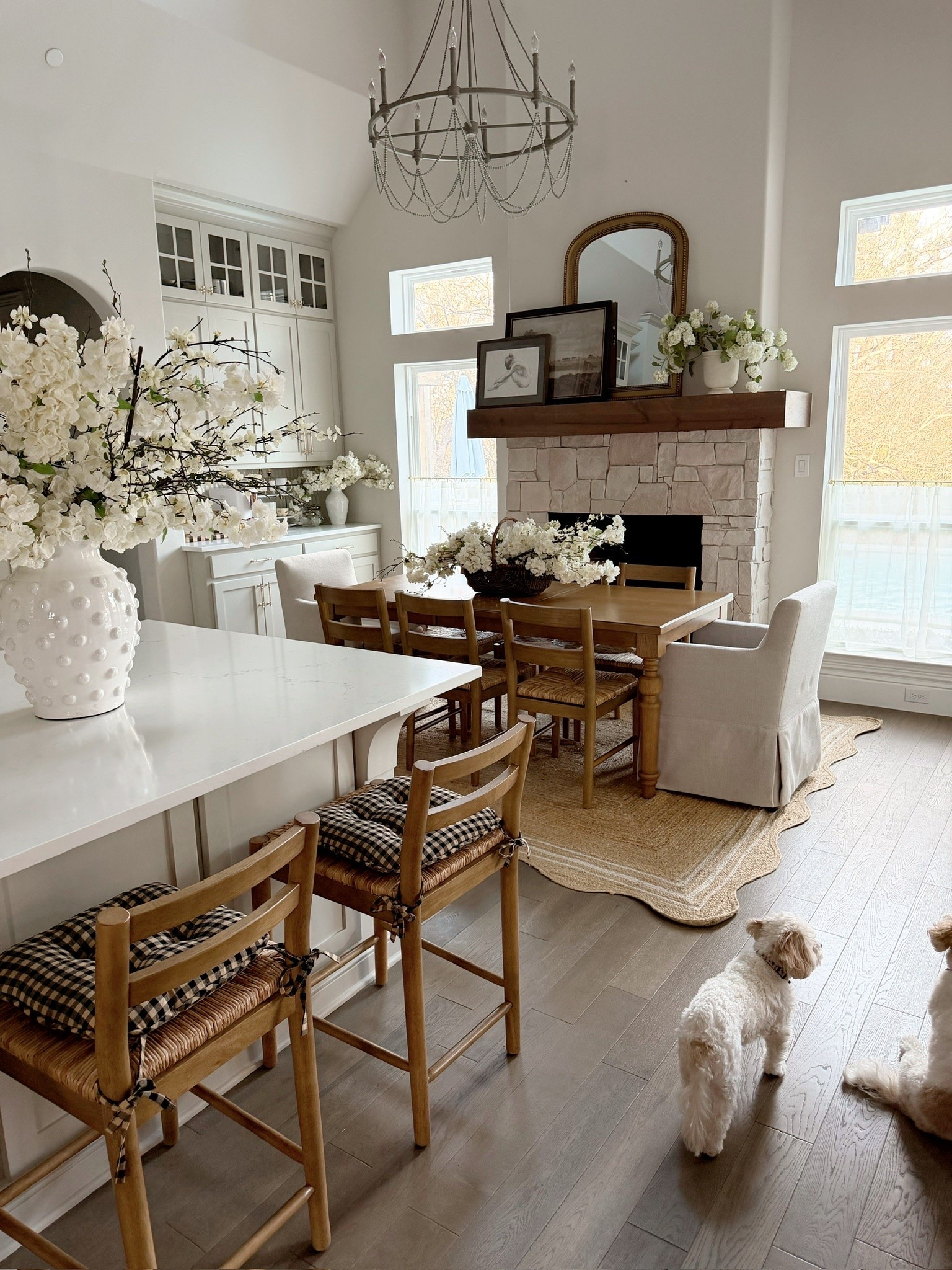 Our dining area is looking STUNNING right now! Love love love this scalloped woven rug!

#LTKSeasonal #LTKHome
